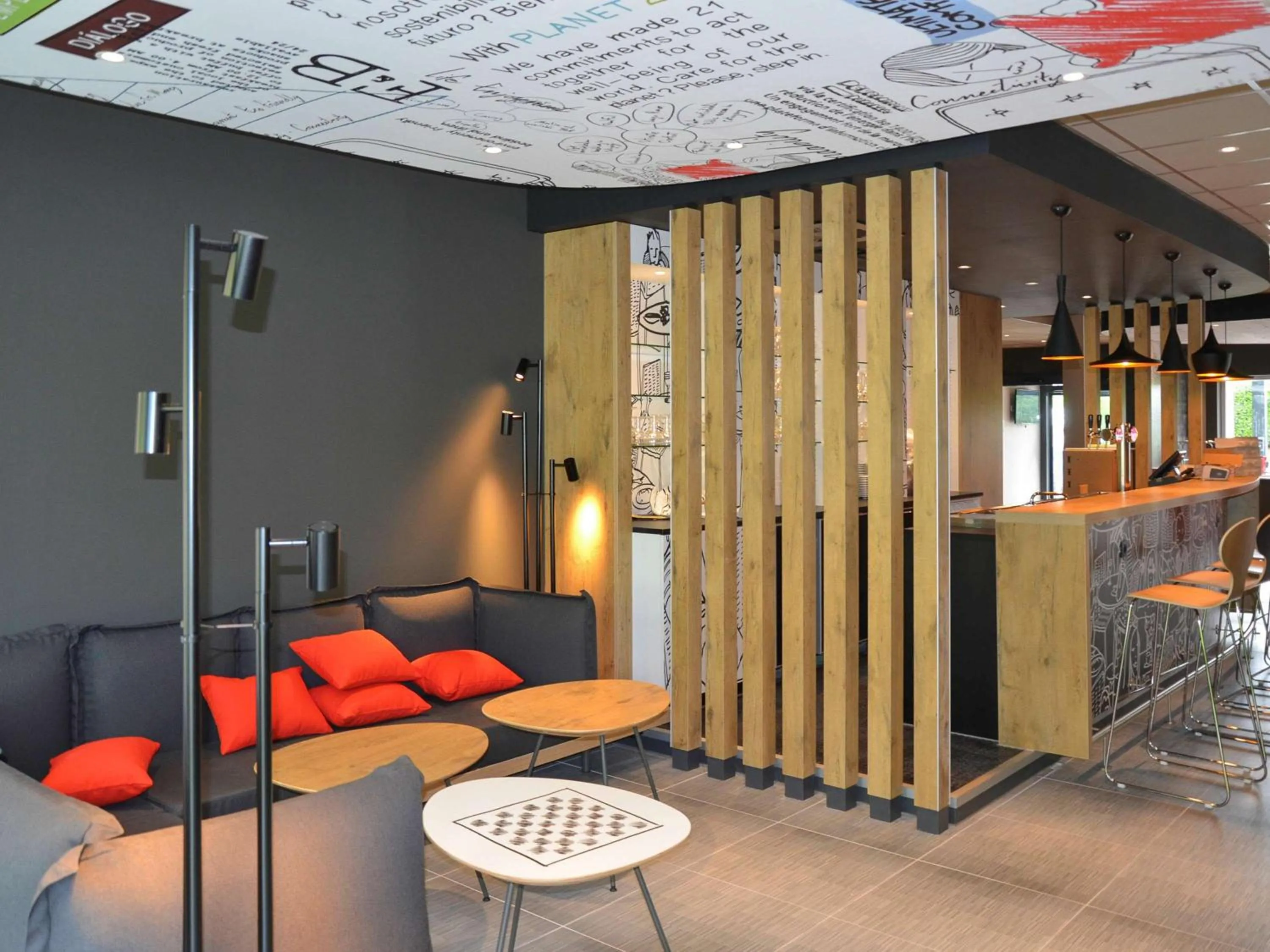 Lounge or bar in Ibis Wavre Brussels East