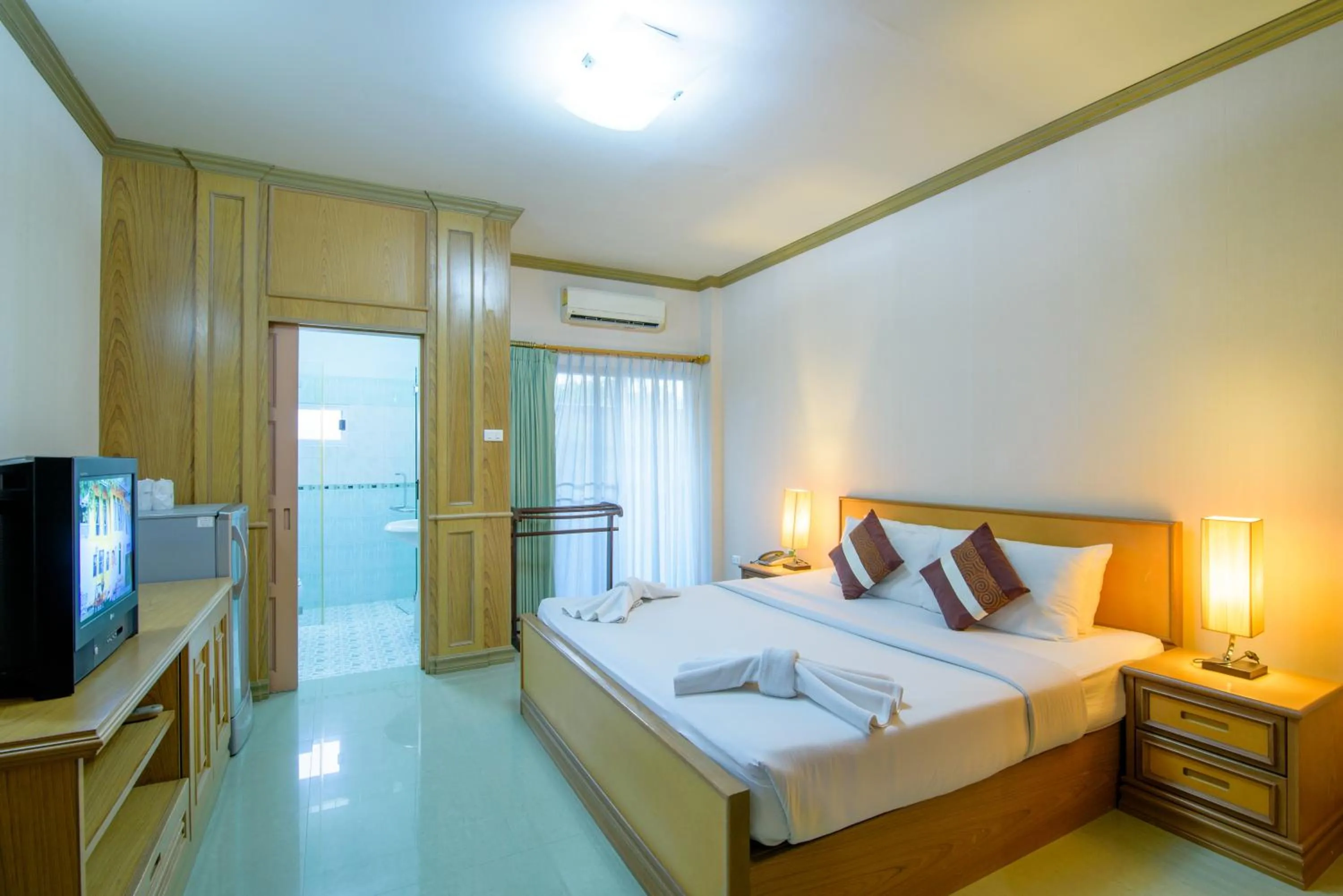 Bed in Hua Hin Condotel & Resort Taweeporn