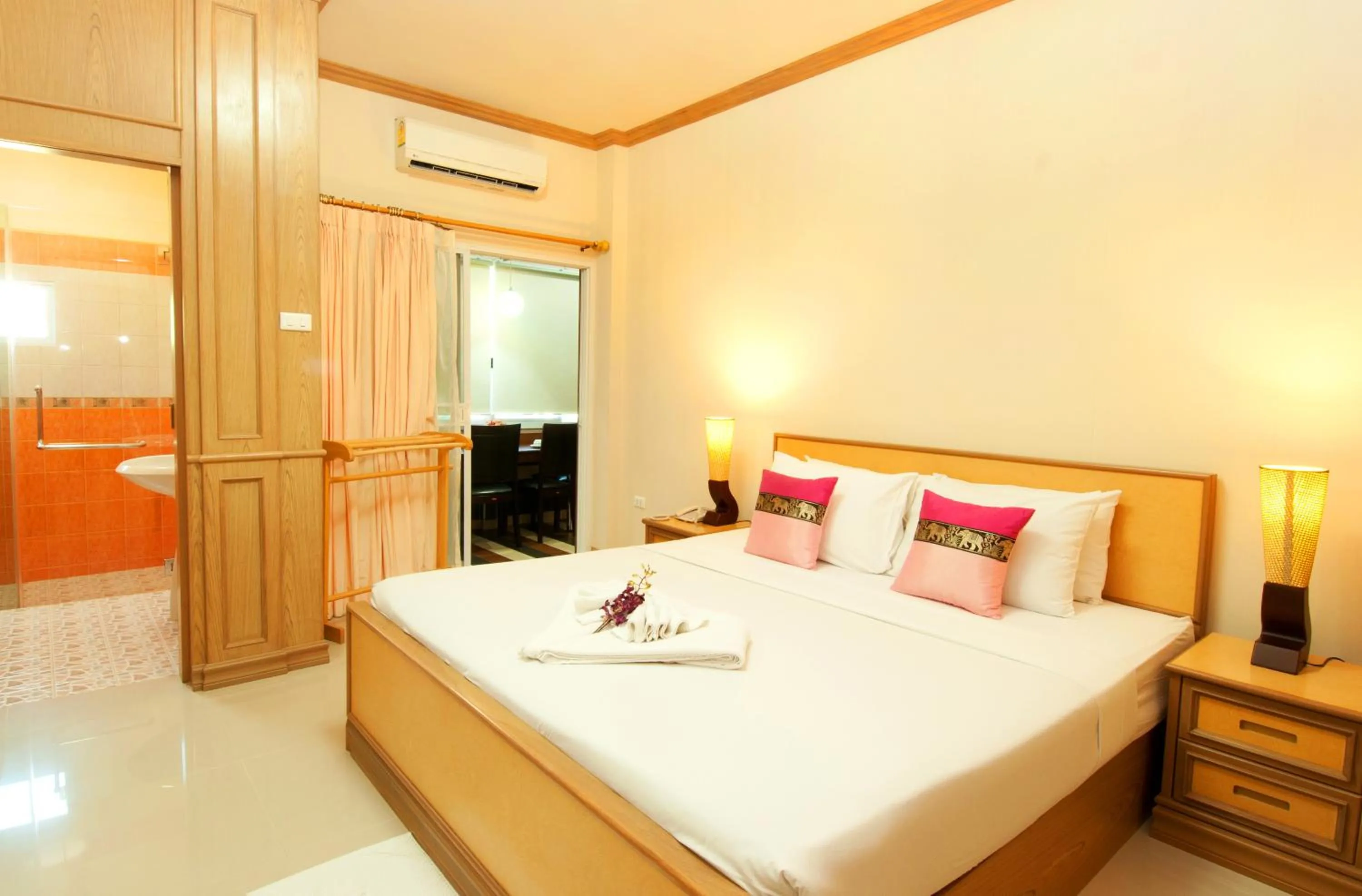 Bed in Hua Hin Condotel & Resort Taweeporn