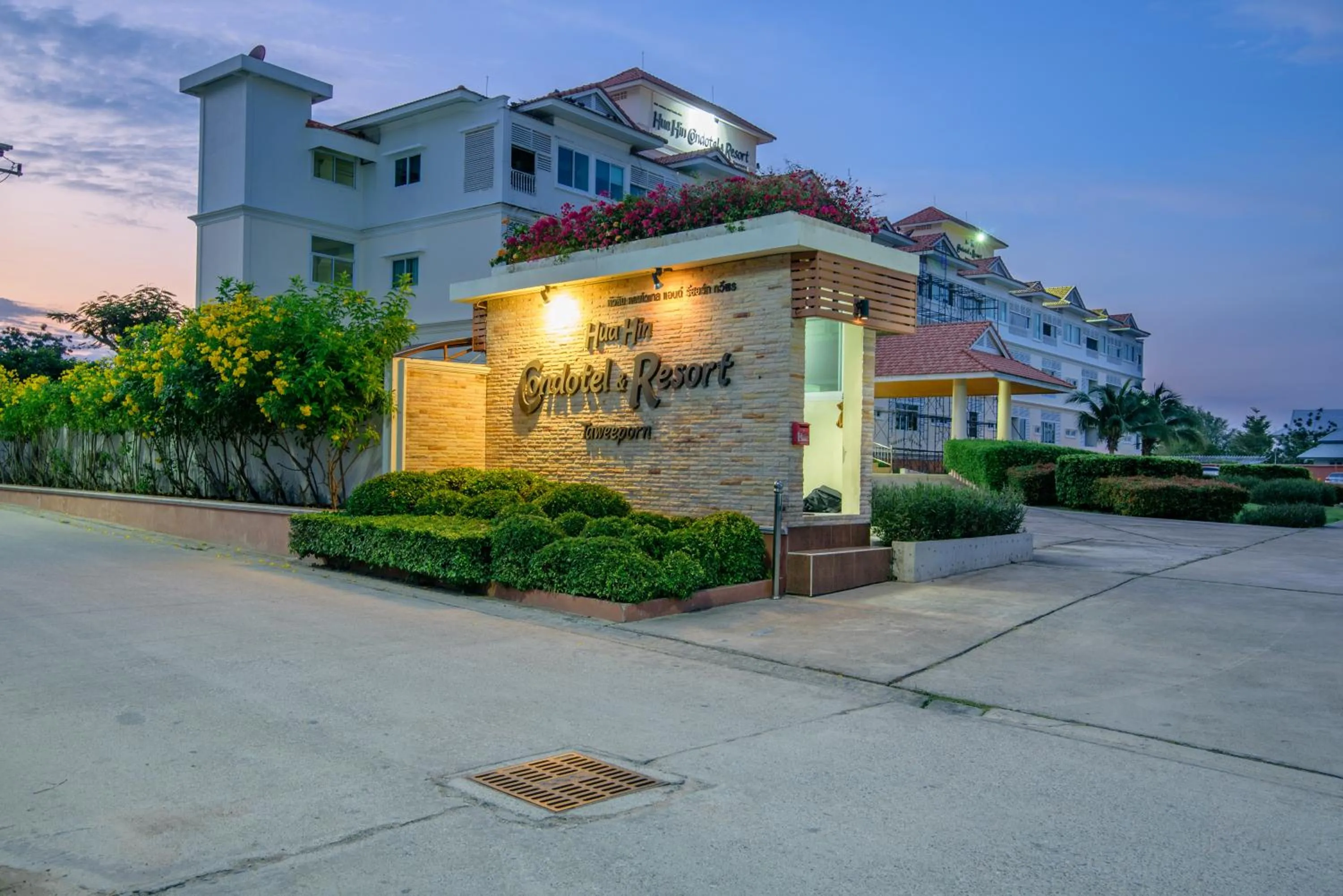 Property building in Hua Hin Condotel & Resort Taweeporn