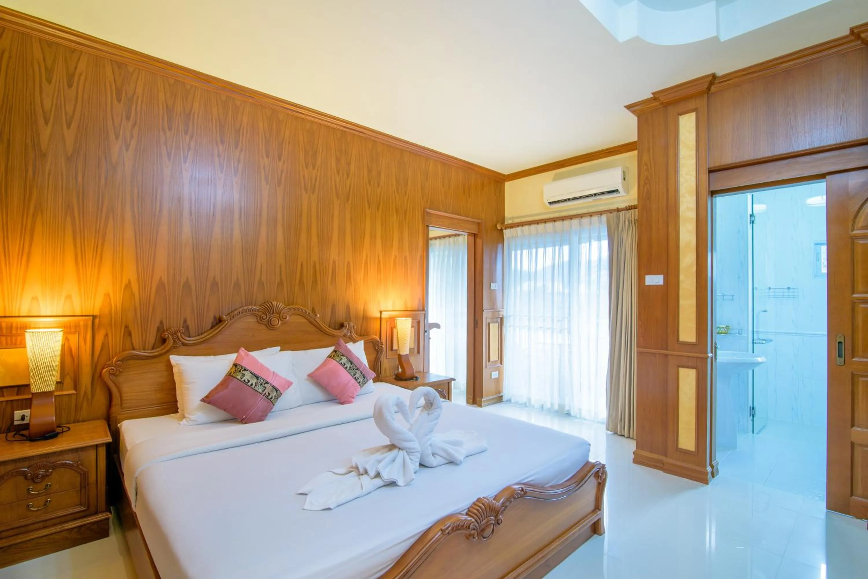 Photo of the whole room, Bed in Hua Hin Condotel & Resort Taweeporn