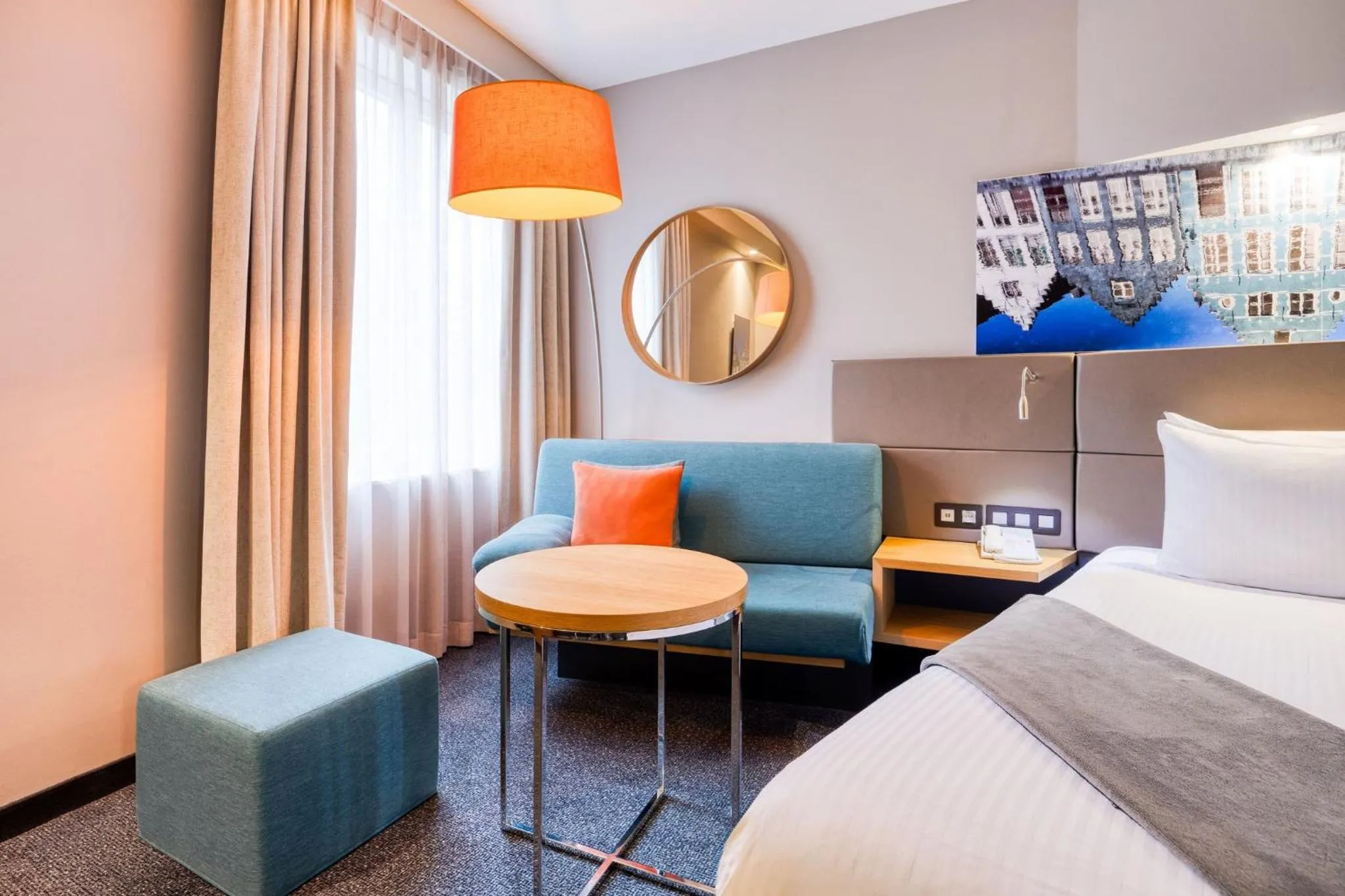 Photo of the whole room, Bed in Crowne Plaza Hotel Brugge by IHG