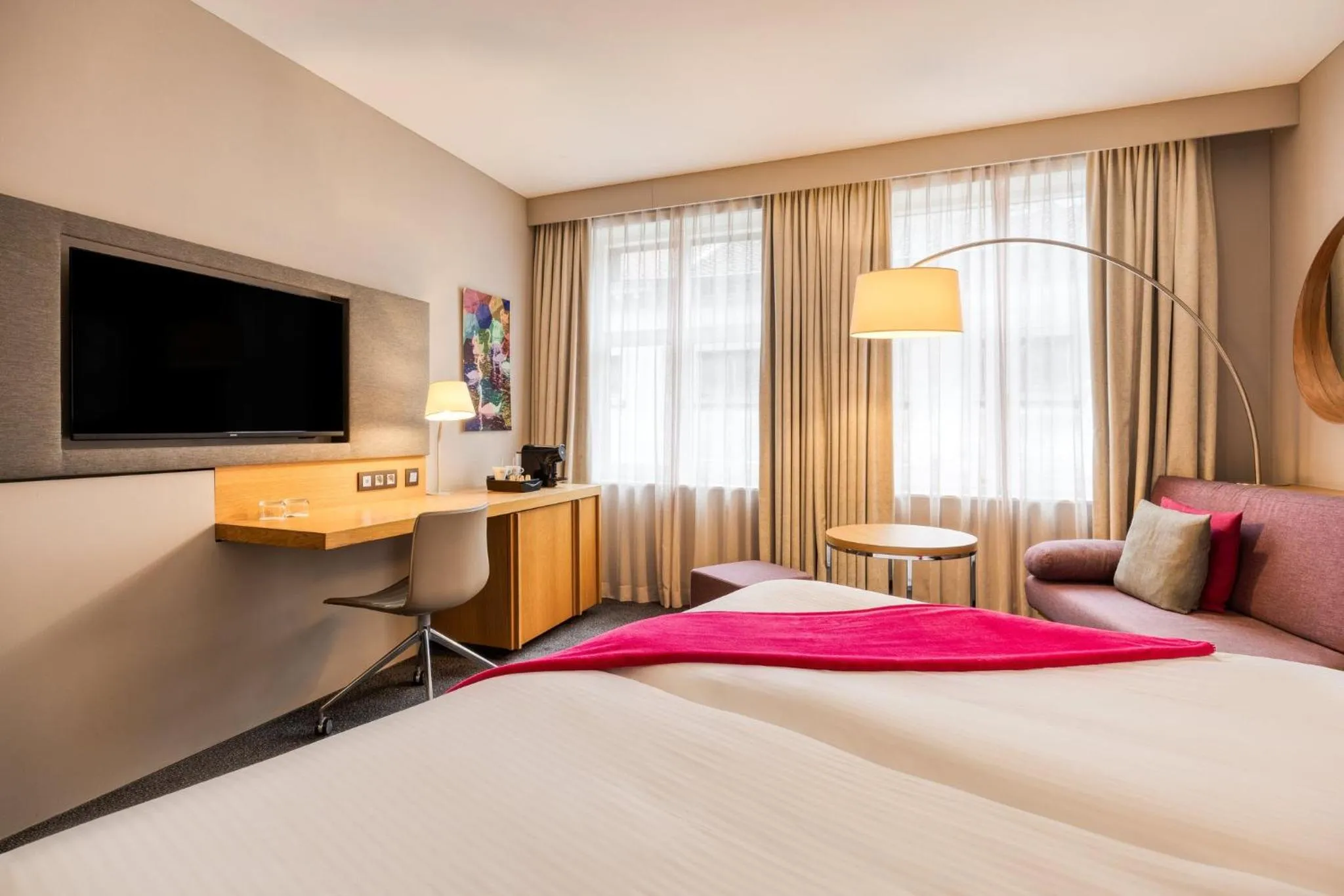 Photo of the whole room, Bed in Crowne Plaza Hotel Brugge by IHG