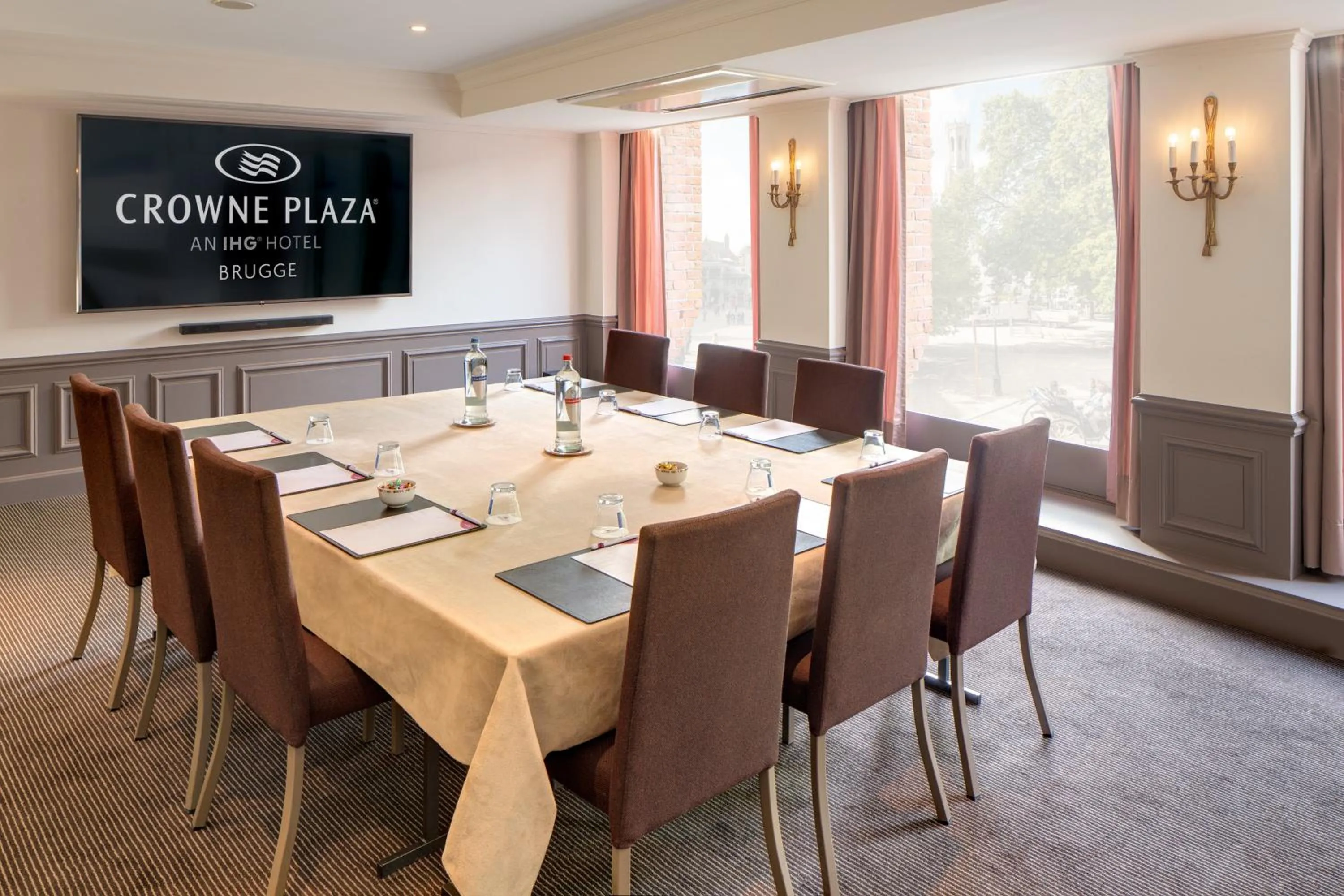 Meeting/conference room in Crowne Plaza Hotel Brugge by IHG