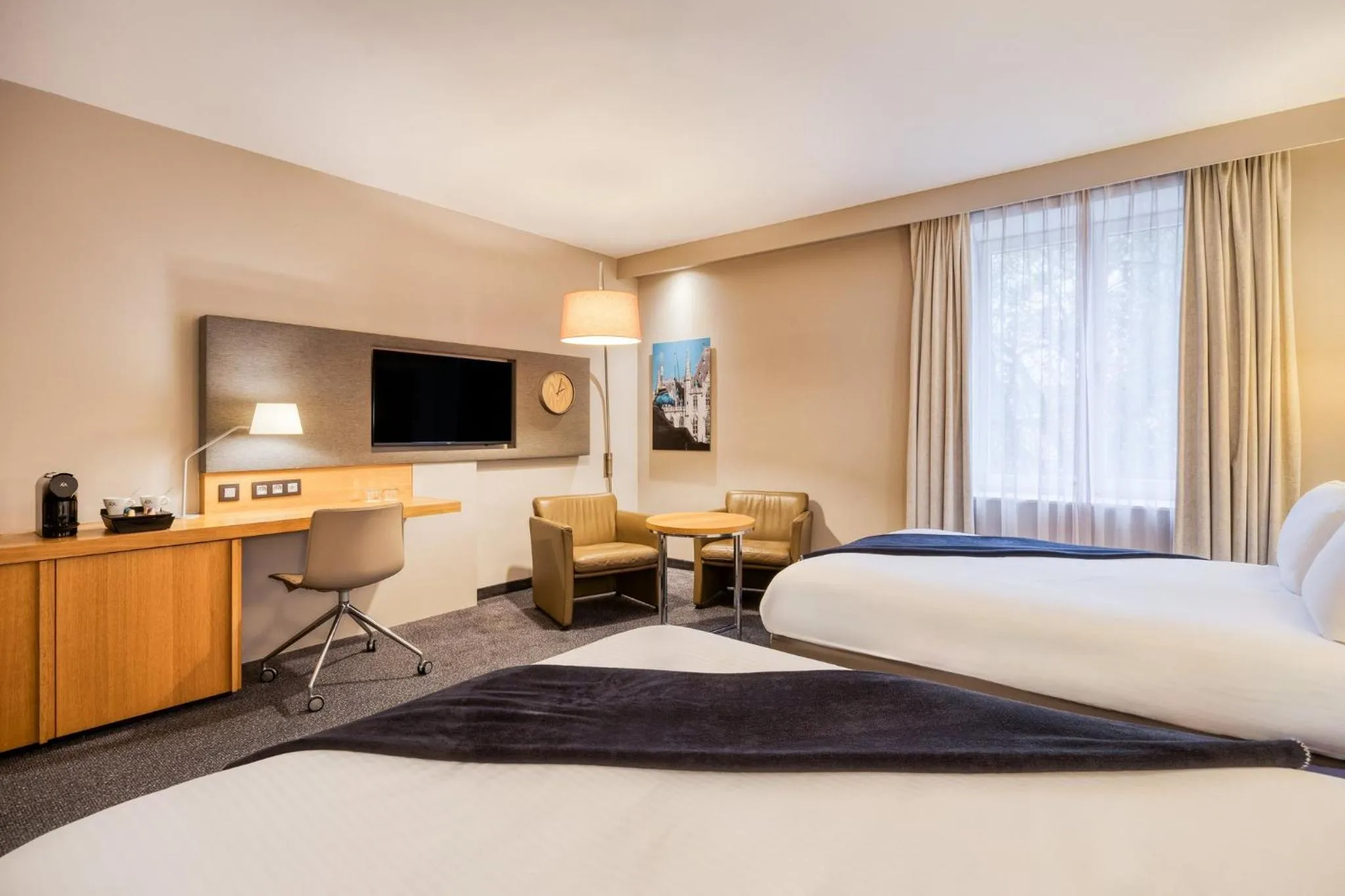 Photo of the whole room, Bed in Crowne Plaza Hotel Brugge by IHG