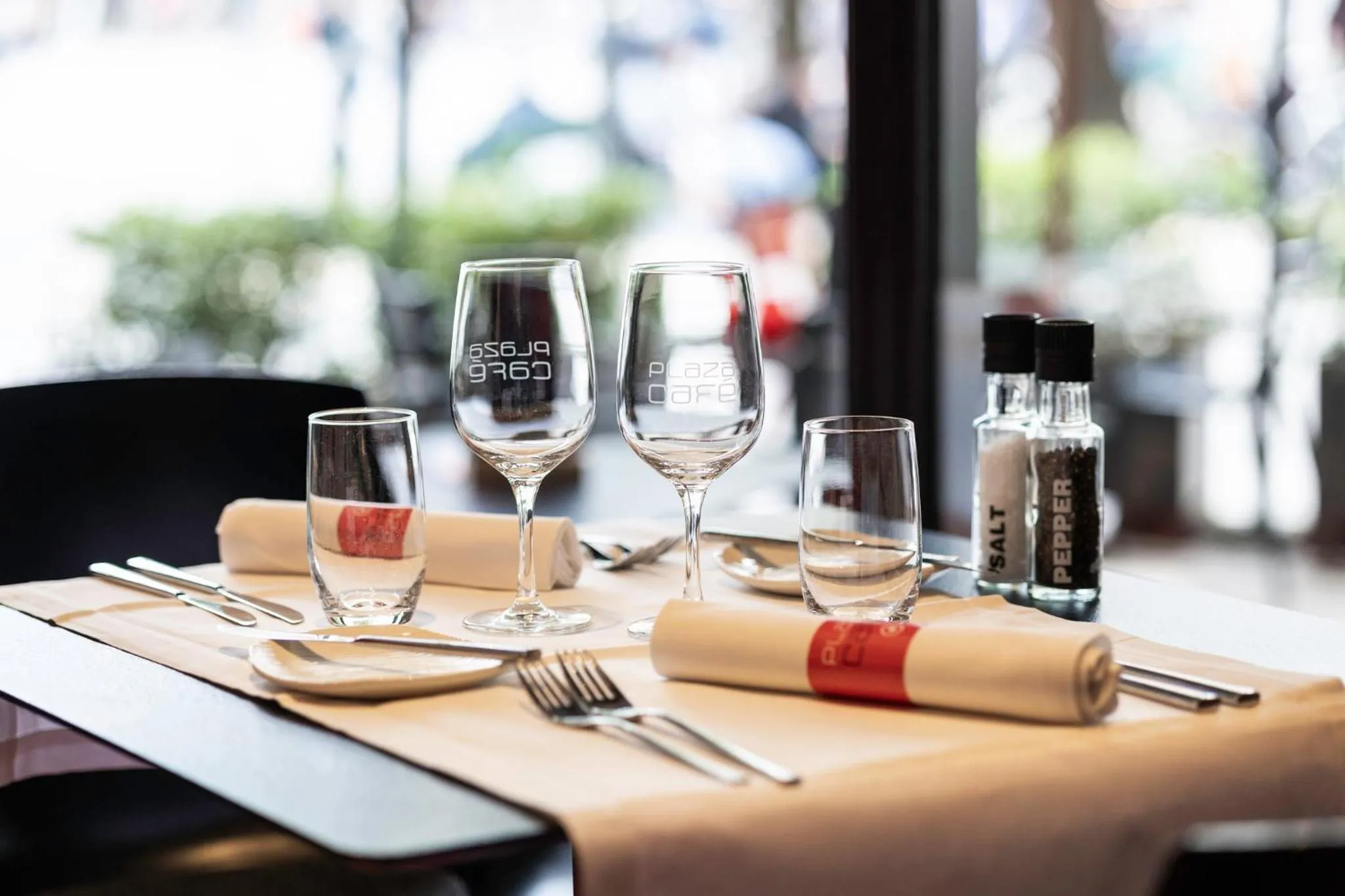 Restaurant/places to eat in Crowne Plaza Hotel Brugge by IHG