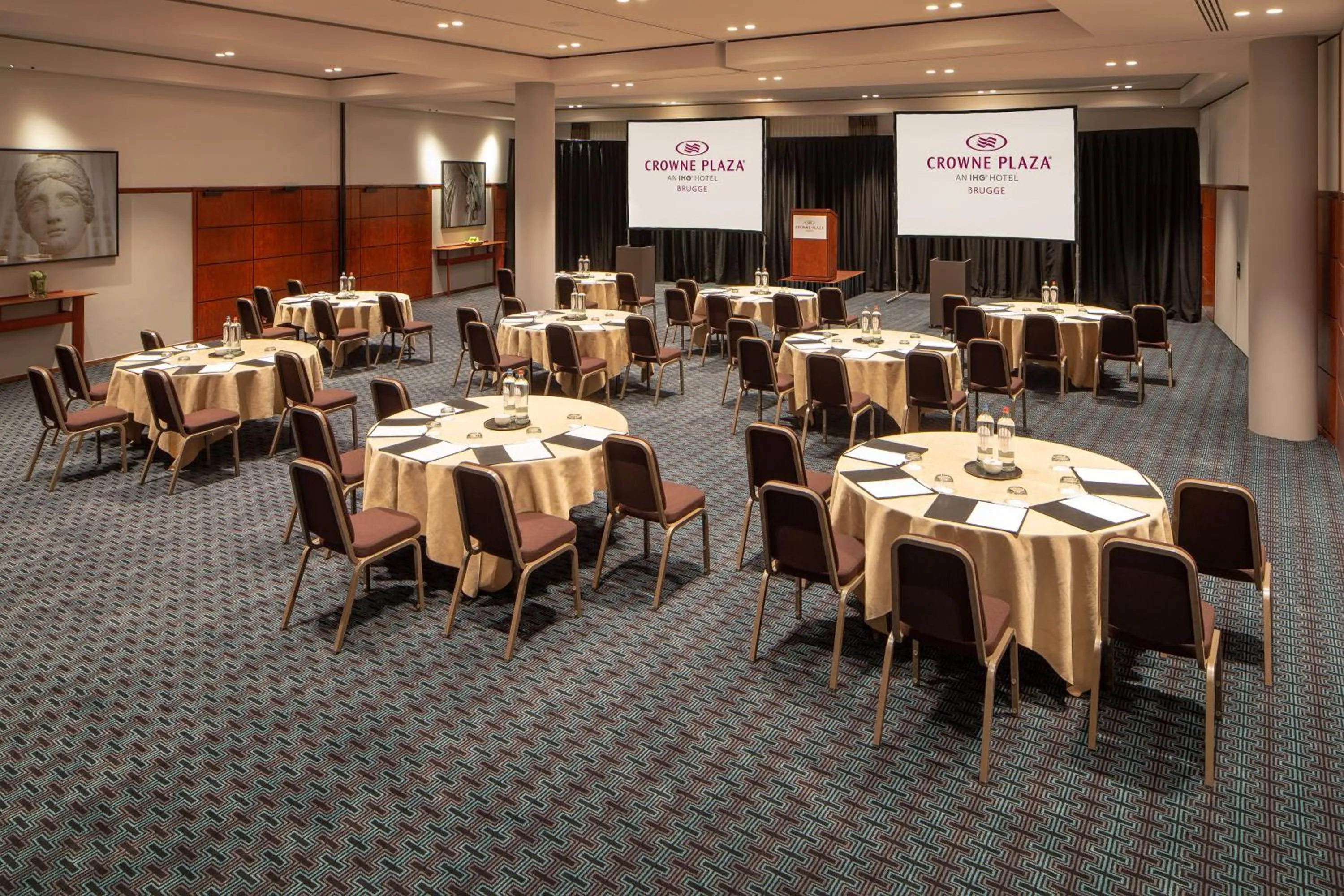 Meeting/conference room in Crowne Plaza Hotel Brugge by IHG