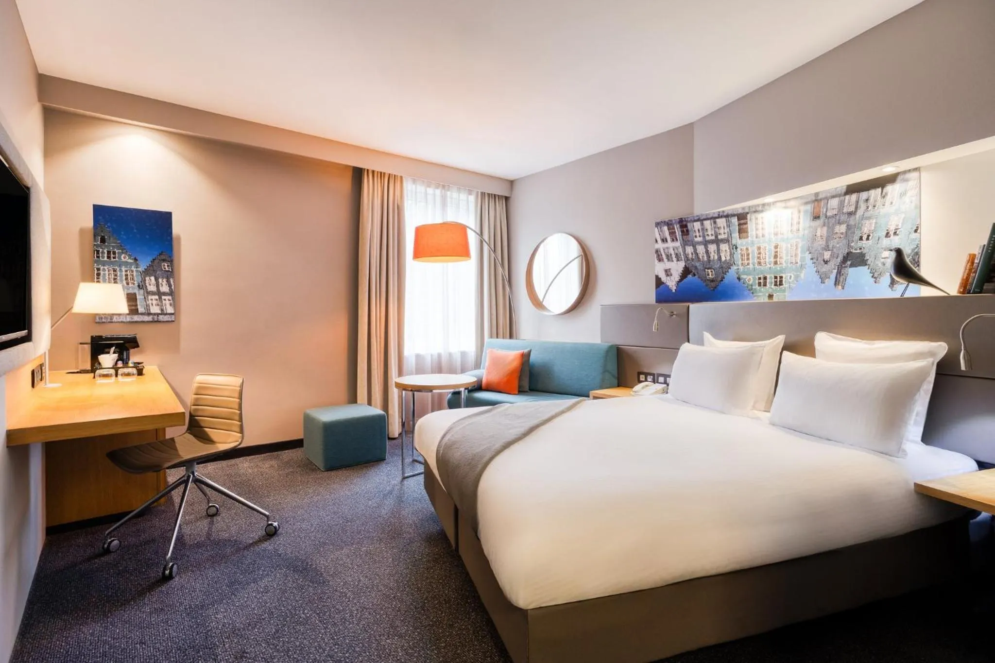 Photo of the whole room, Bed in Crowne Plaza Hotel Brugge by IHG