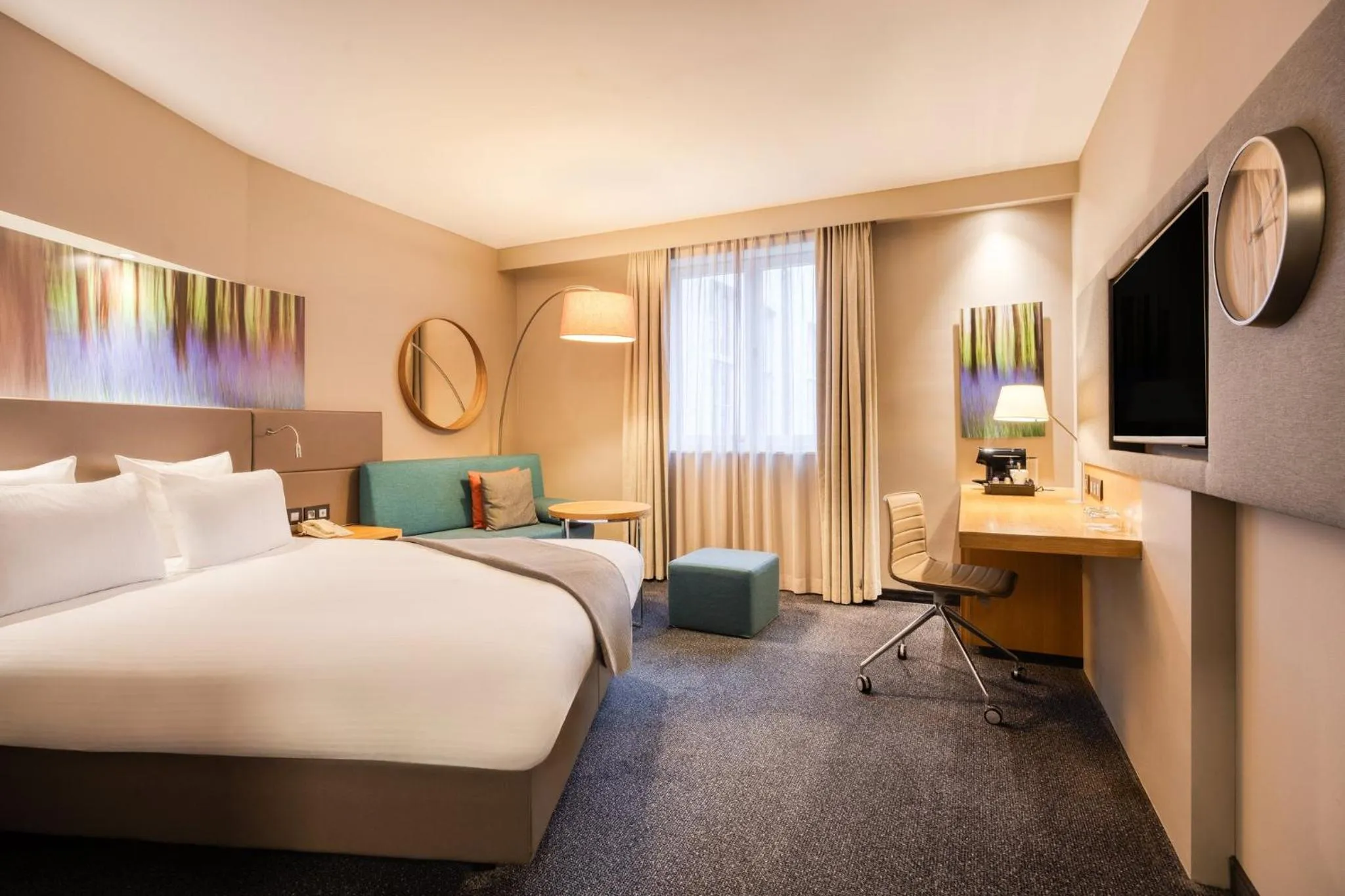 Photo of the whole room, Bed in Crowne Plaza Hotel Brugge by IHG