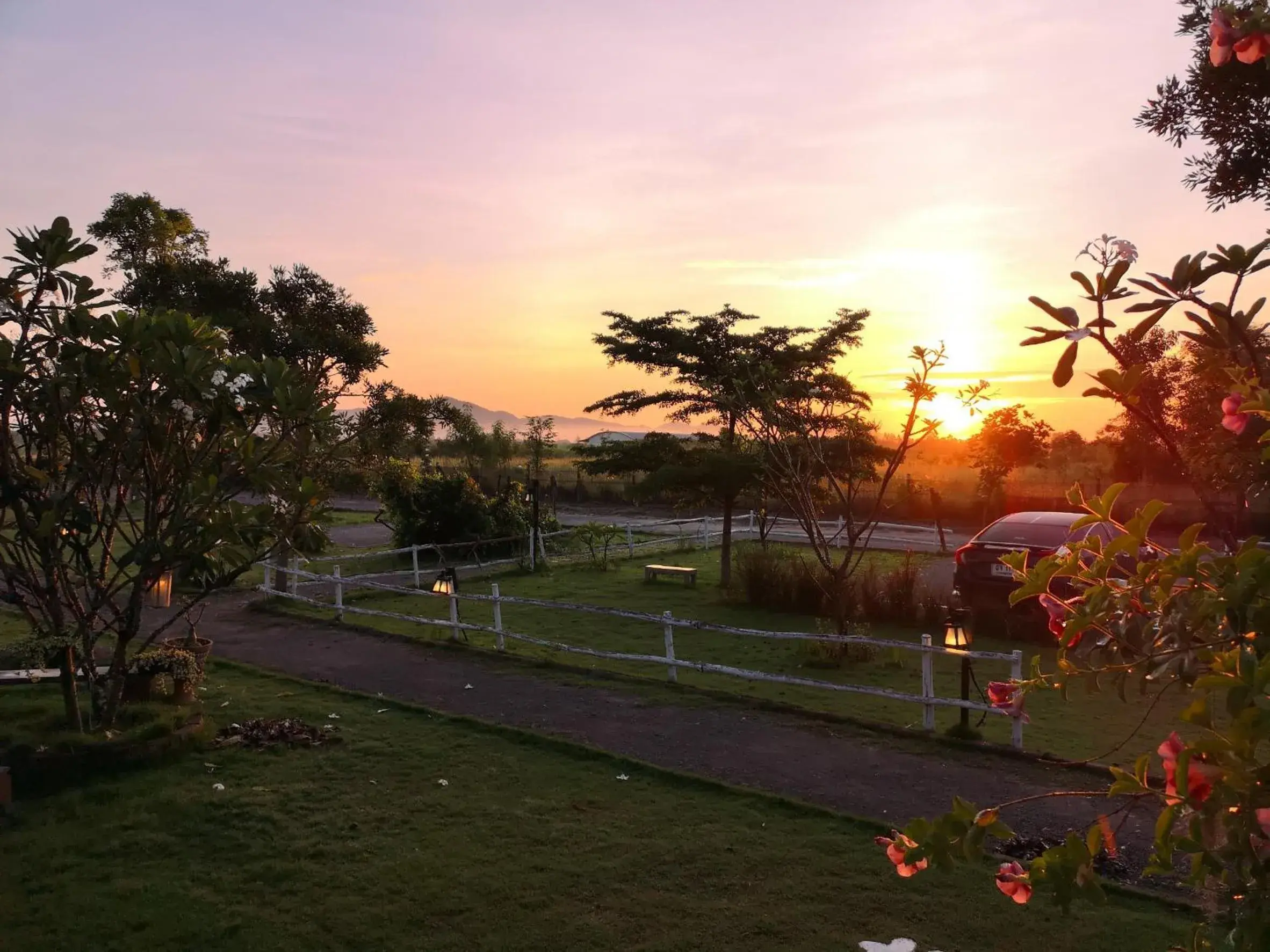Sunrise/Sunset in Terrua Main Ten Villa Garden