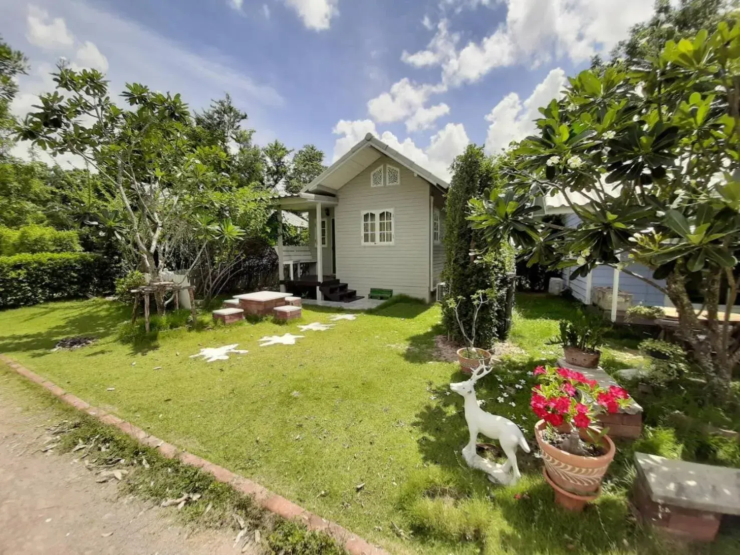 Property Building in Terrua Main Ten Villa Garden