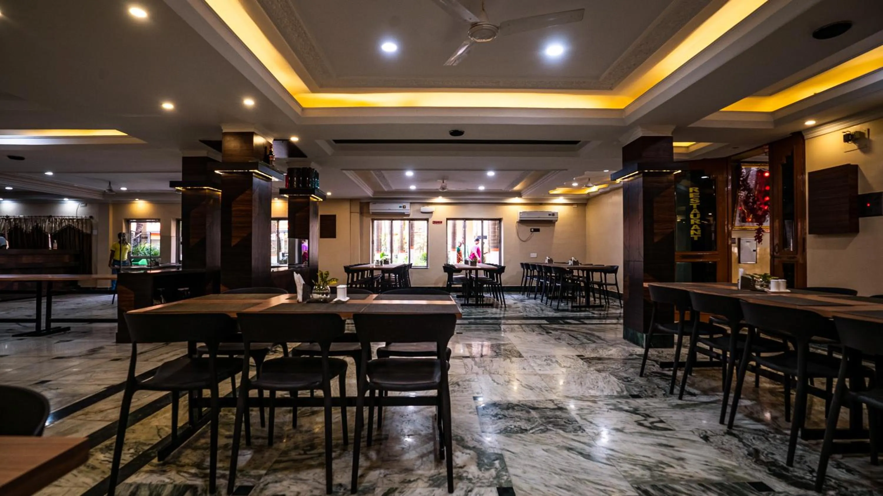 Restaurant/places to eat in Hotel Sonar Bangla Tarapith