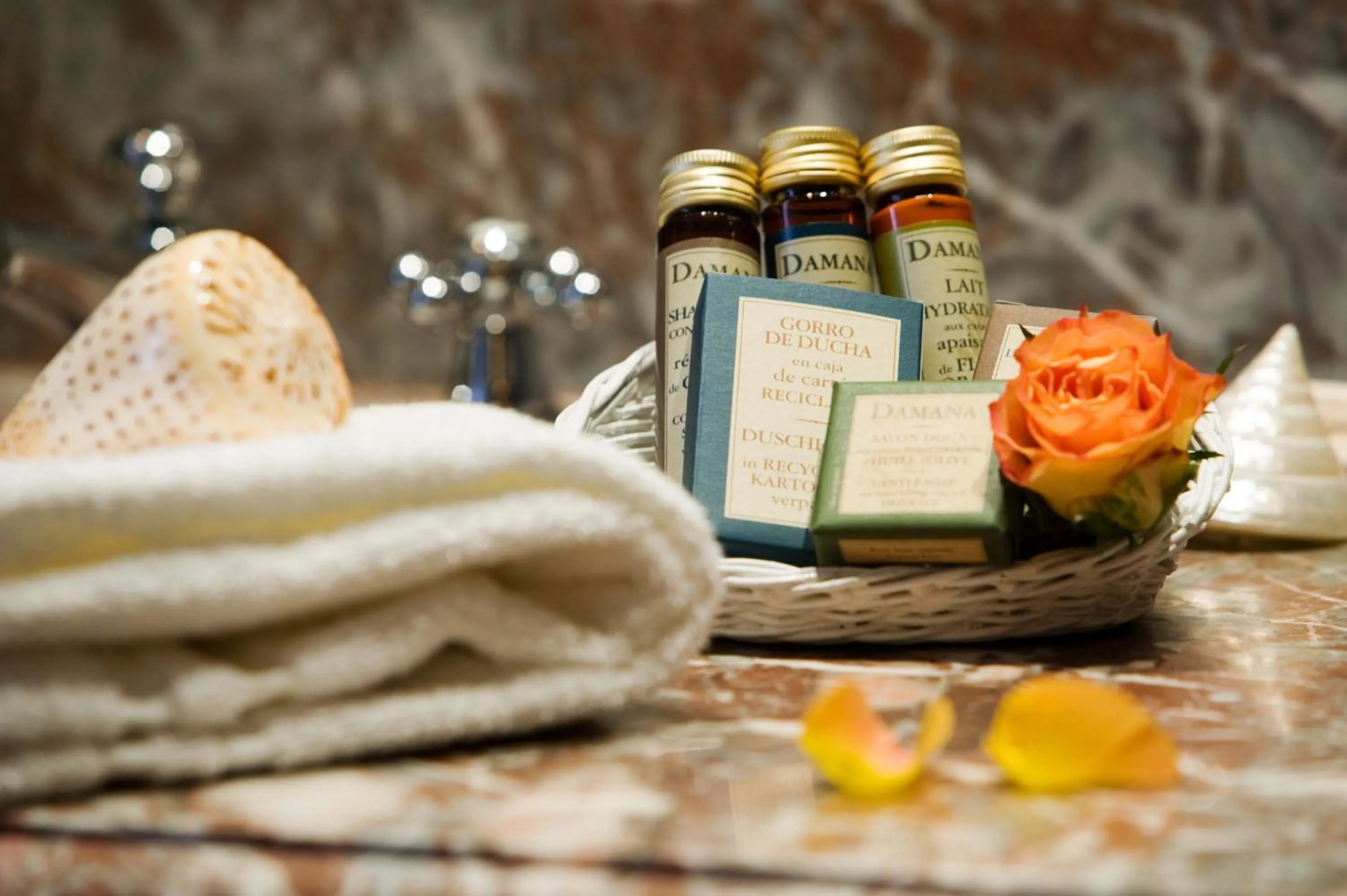 Toilet in Relais Bourgondisch Cruyce, A Luxe Worldwide Hotel