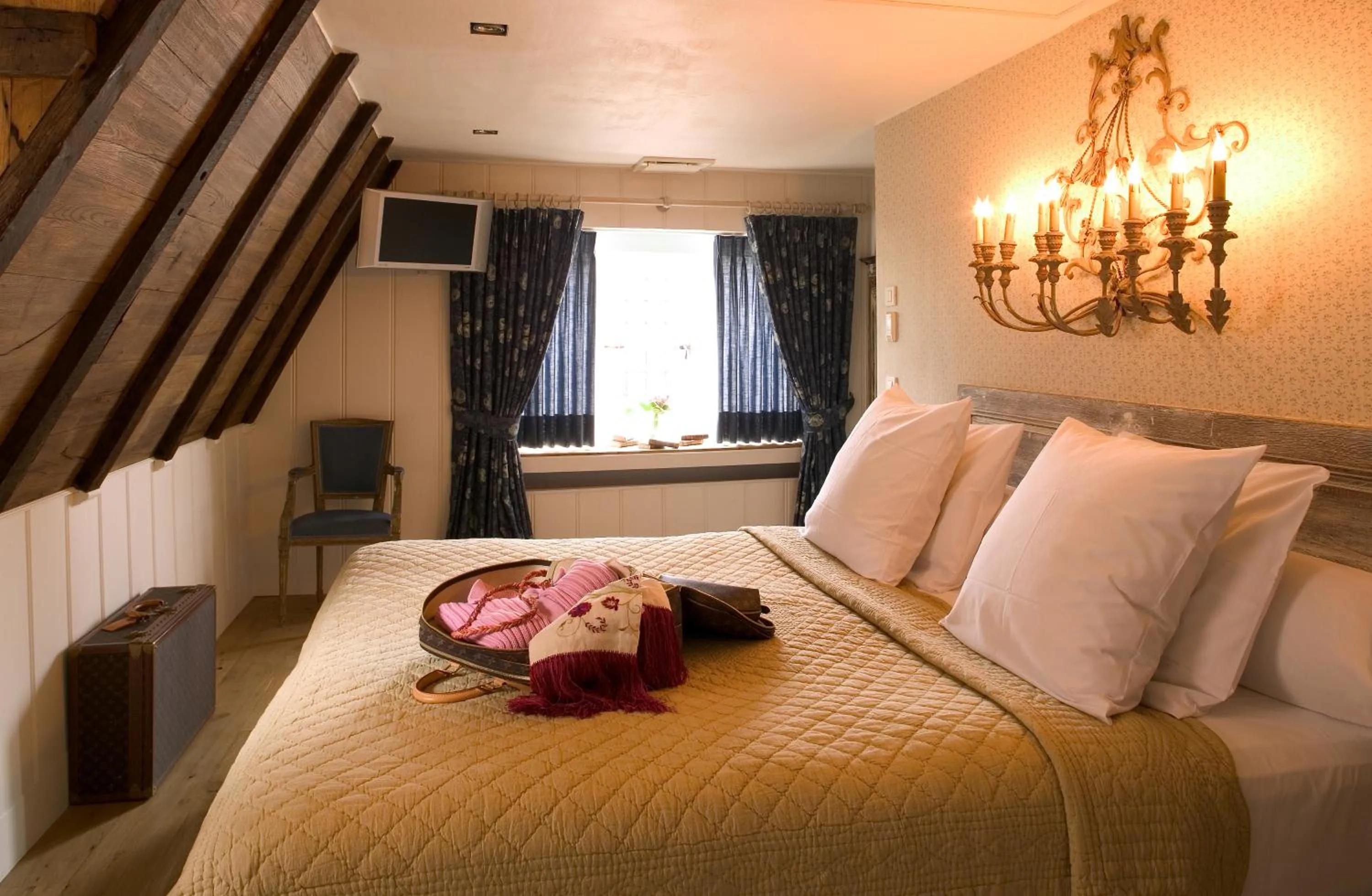Bedroom, Bed in Relais Bourgondisch Cruyce, A Luxe Worldwide Hotel