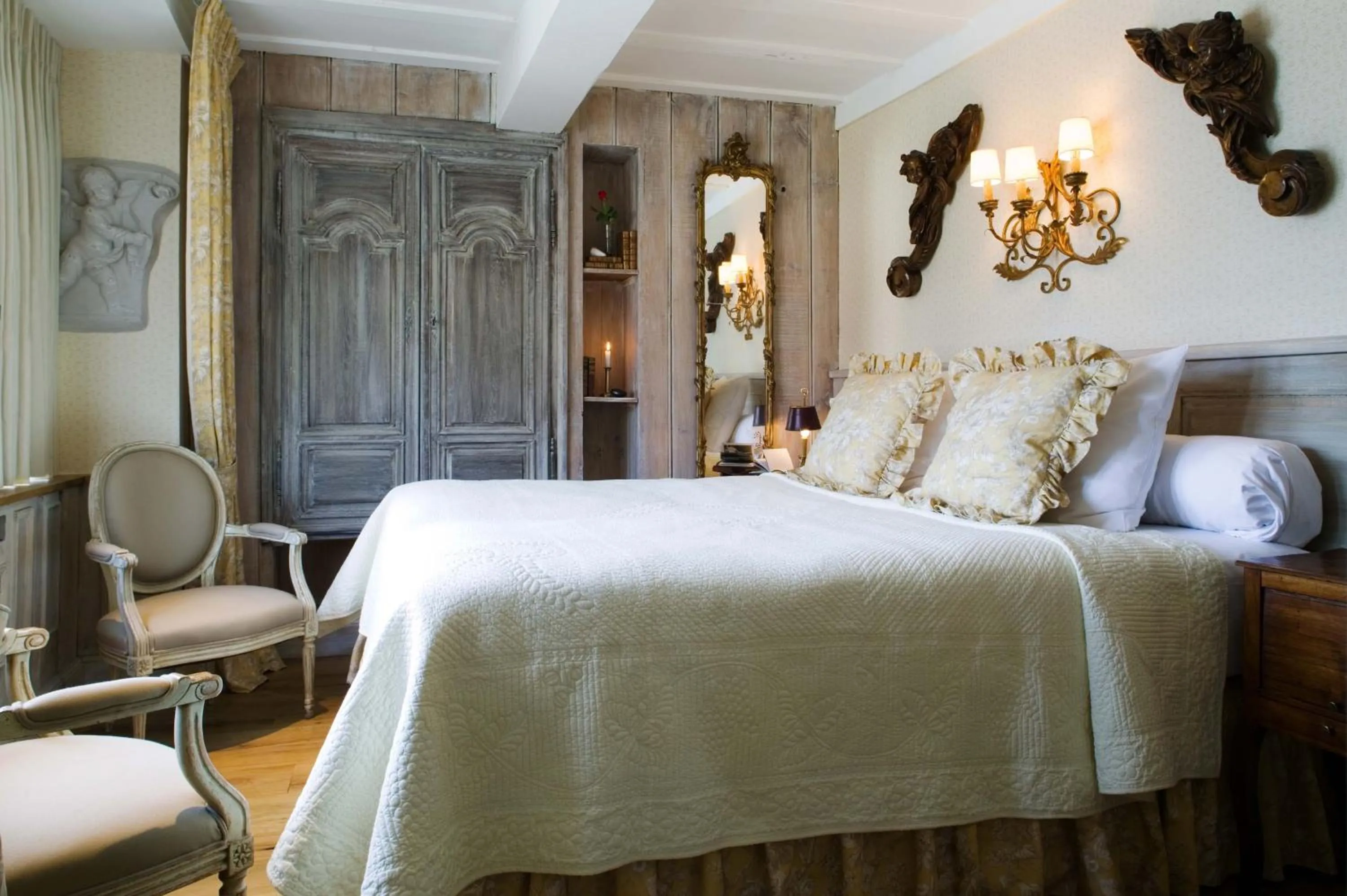 Bed in Relais Bourgondisch Cruyce, A Luxe Worldwide Hotel