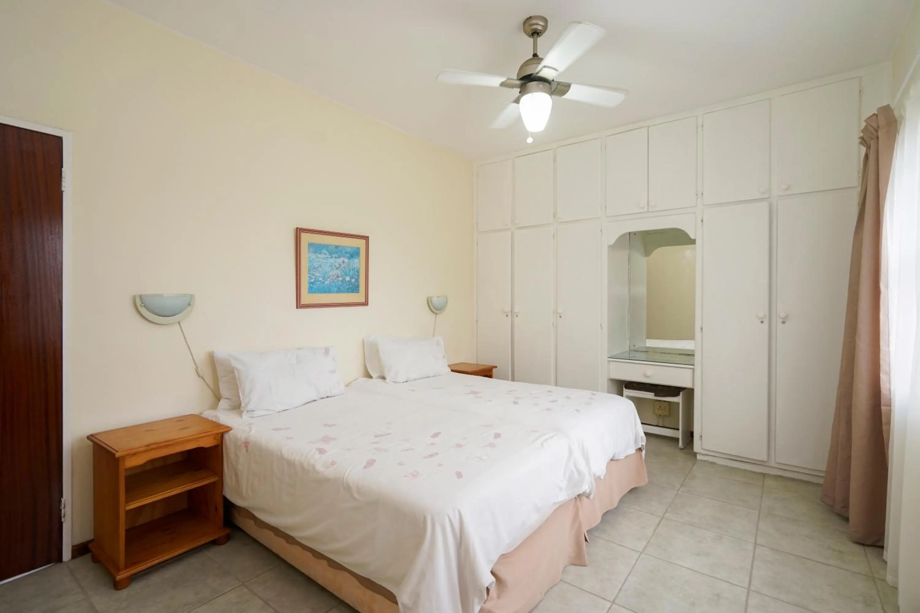 Bedroom, Bed in Doonside Holiday Apartments