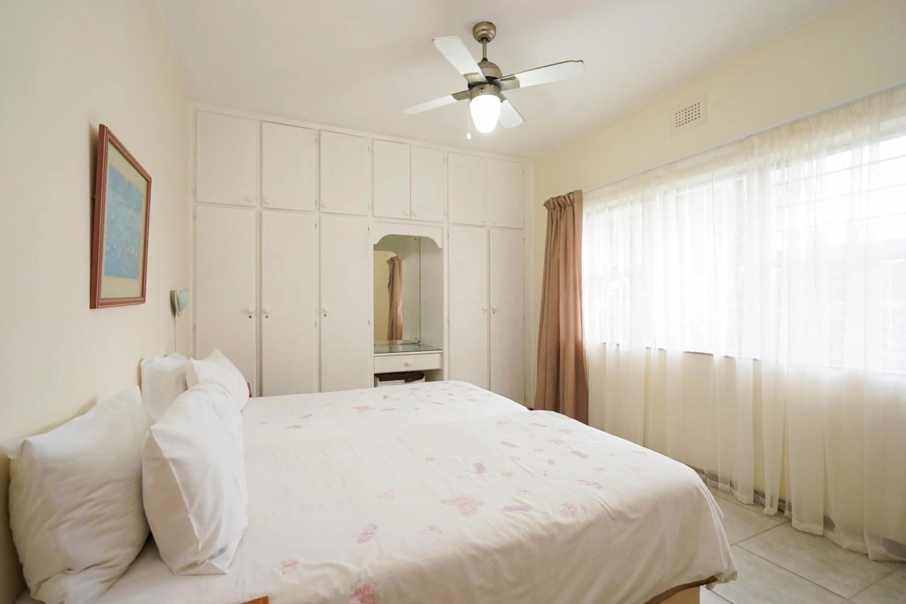 Bedroom, Bed in Doonside Holiday Apartments