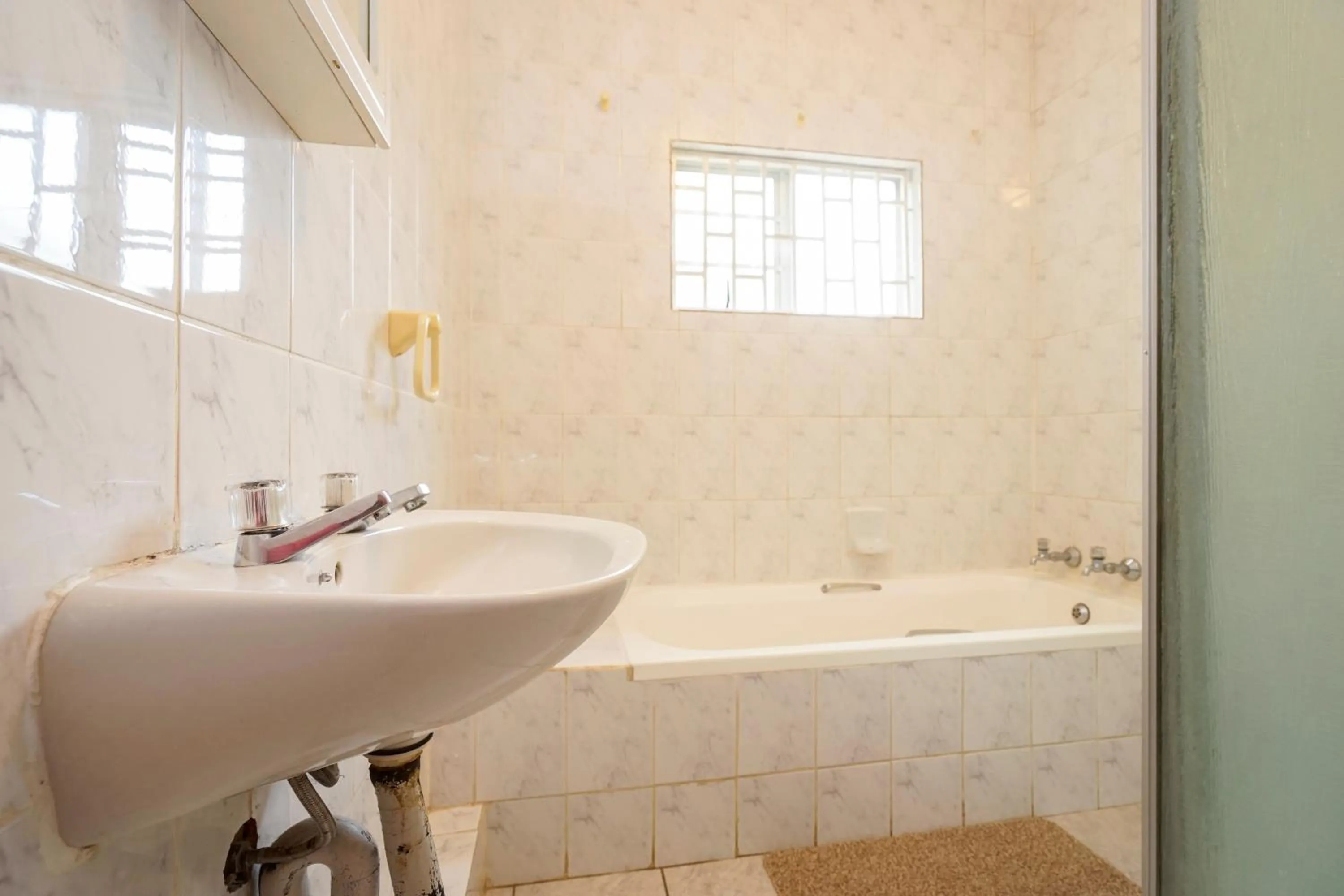 Shower in Doonside Holiday Apartments