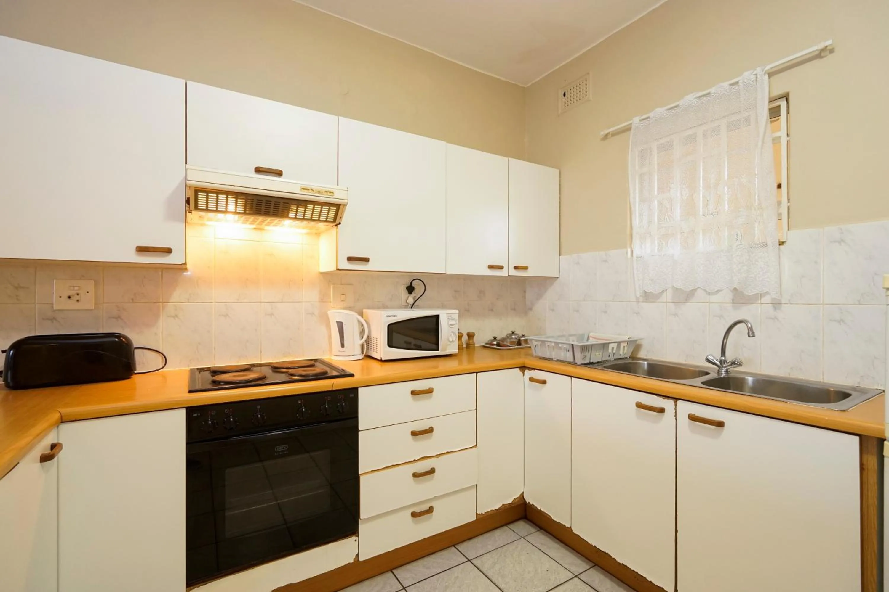 Kitchen or kitchenette in Doonside Holiday Apartments