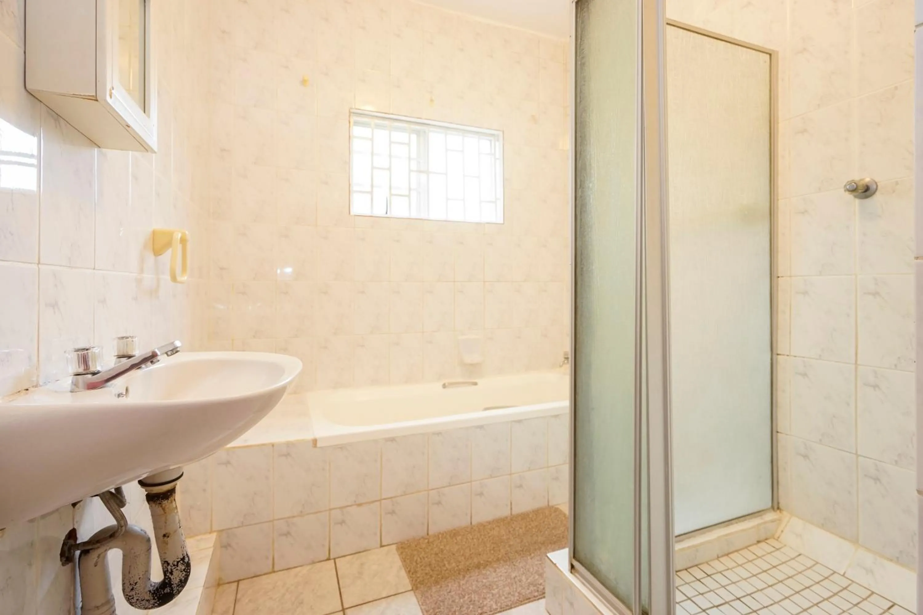 Shower in Doonside Holiday Apartments