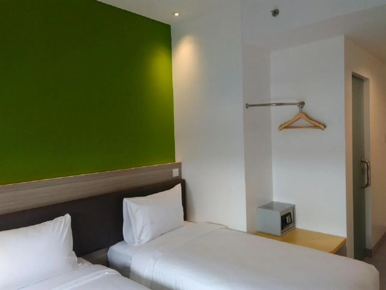Bed in Amaris Hotel Margorejo Surabaya