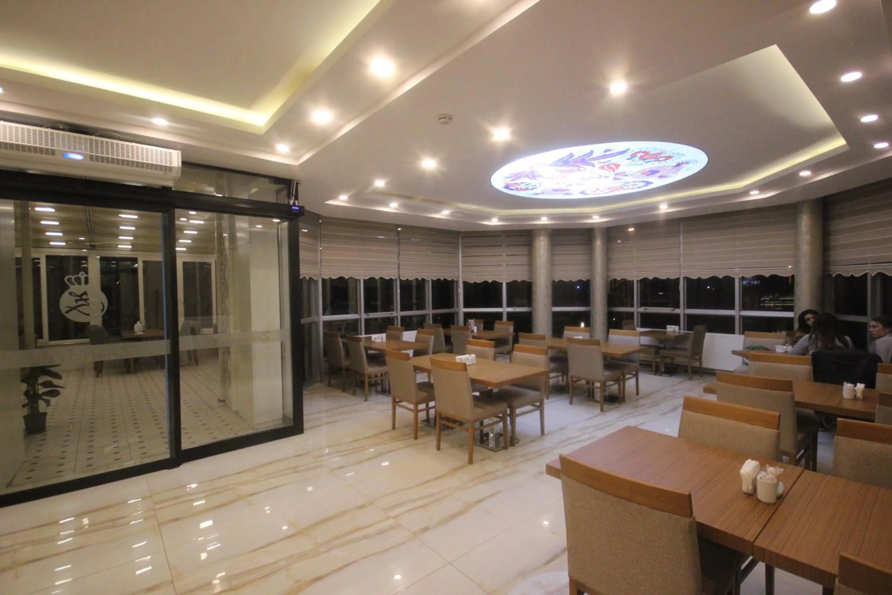 Restaurant/places to eat in Garden Zara Hotel