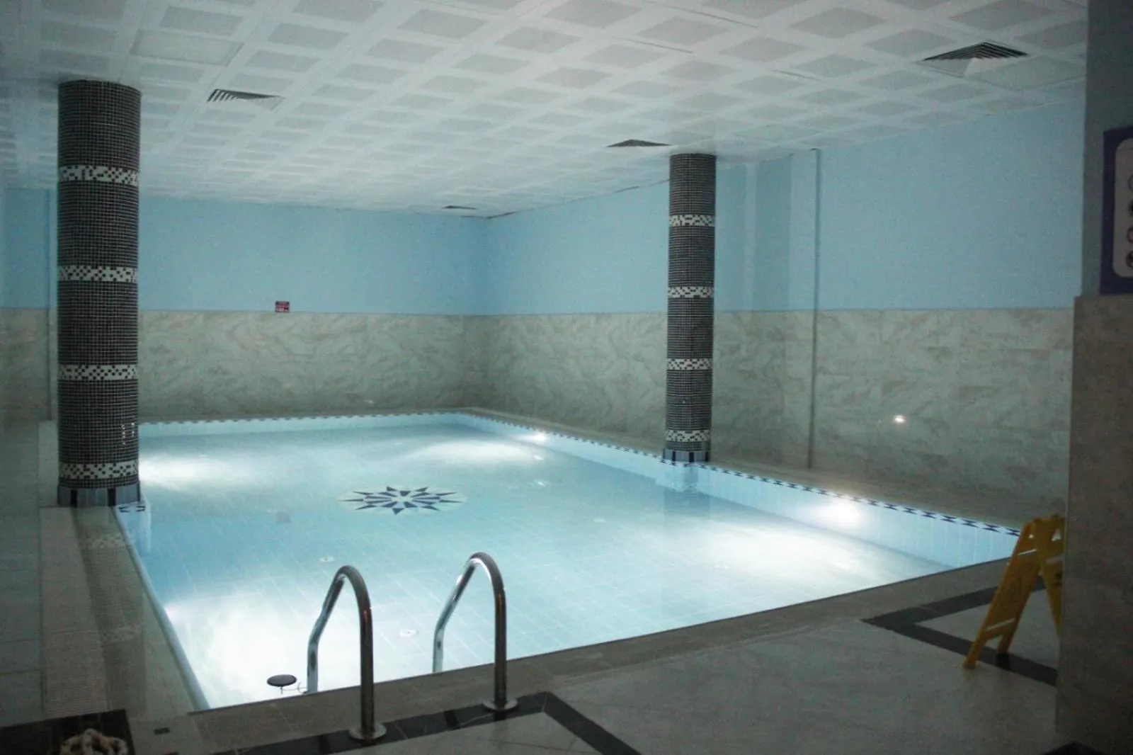 Swimming pool in Garden Zara Hotel