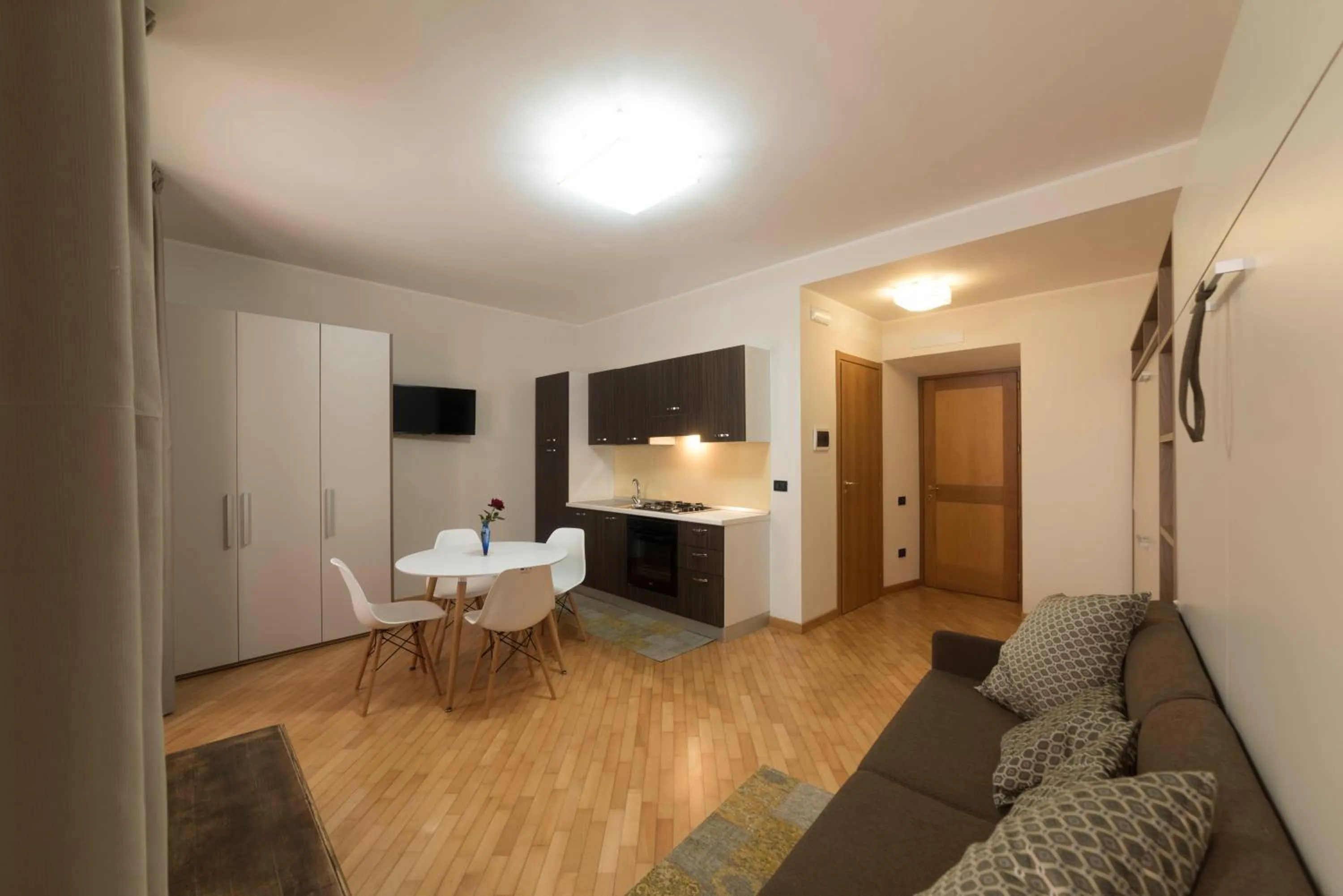 Photo of the whole room in BBuSS Country Club