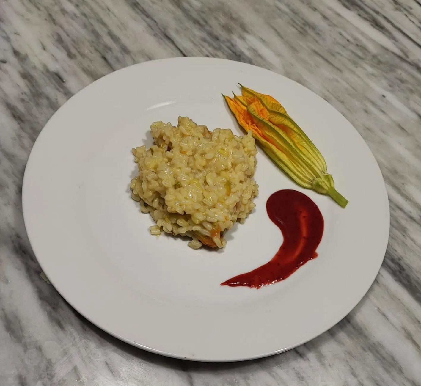 Restaurant/places to eat in BBuSS Country Club