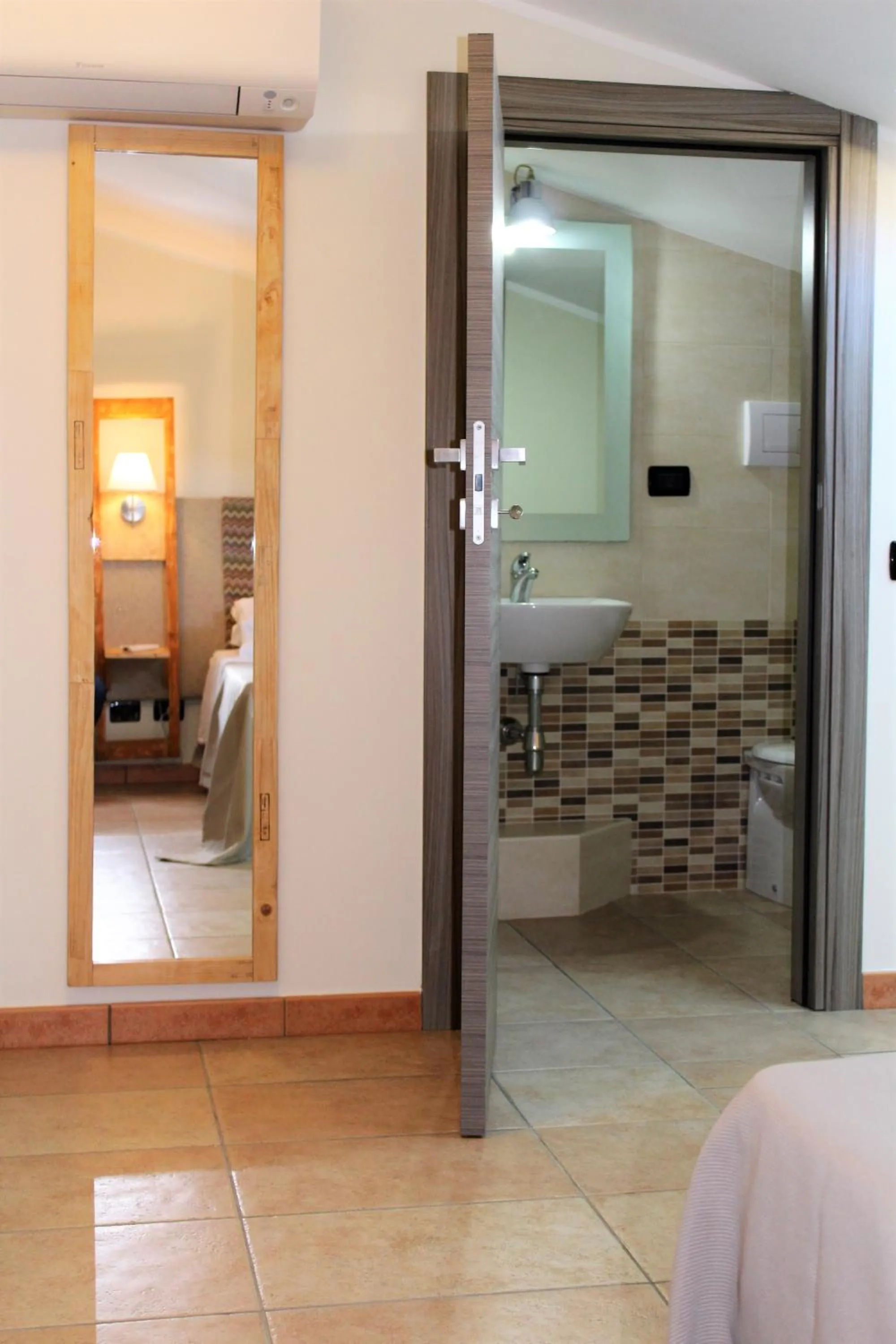 Photo of the whole room, Bed in BBuSS Country Club