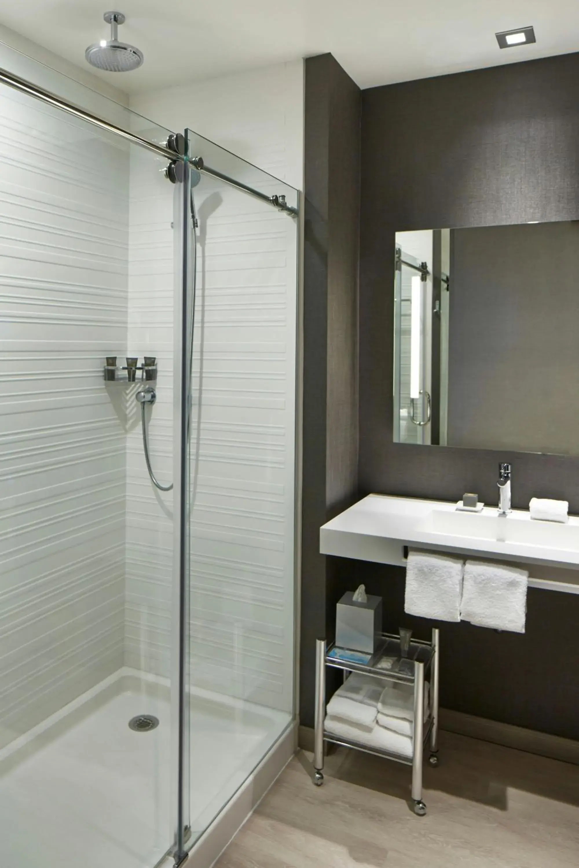 Corner King Room with Sofa Bed and City View in AC Hotel by Marriott Des Moines East Village Corner King Room with Sofa Bed and City View in AC Hotel by Marriott Des Moines East Village