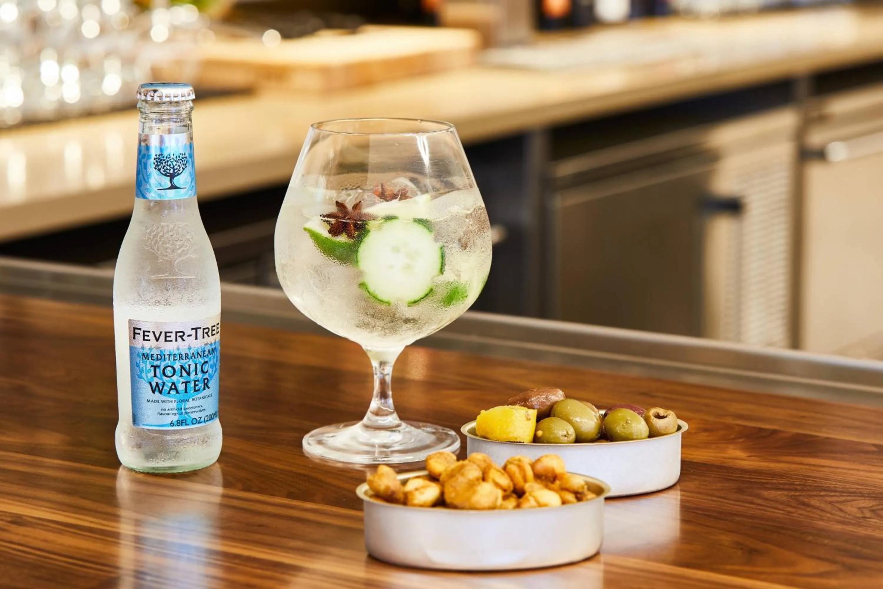 Lounge or bar in AC Hotel by Marriott Miami Aventura