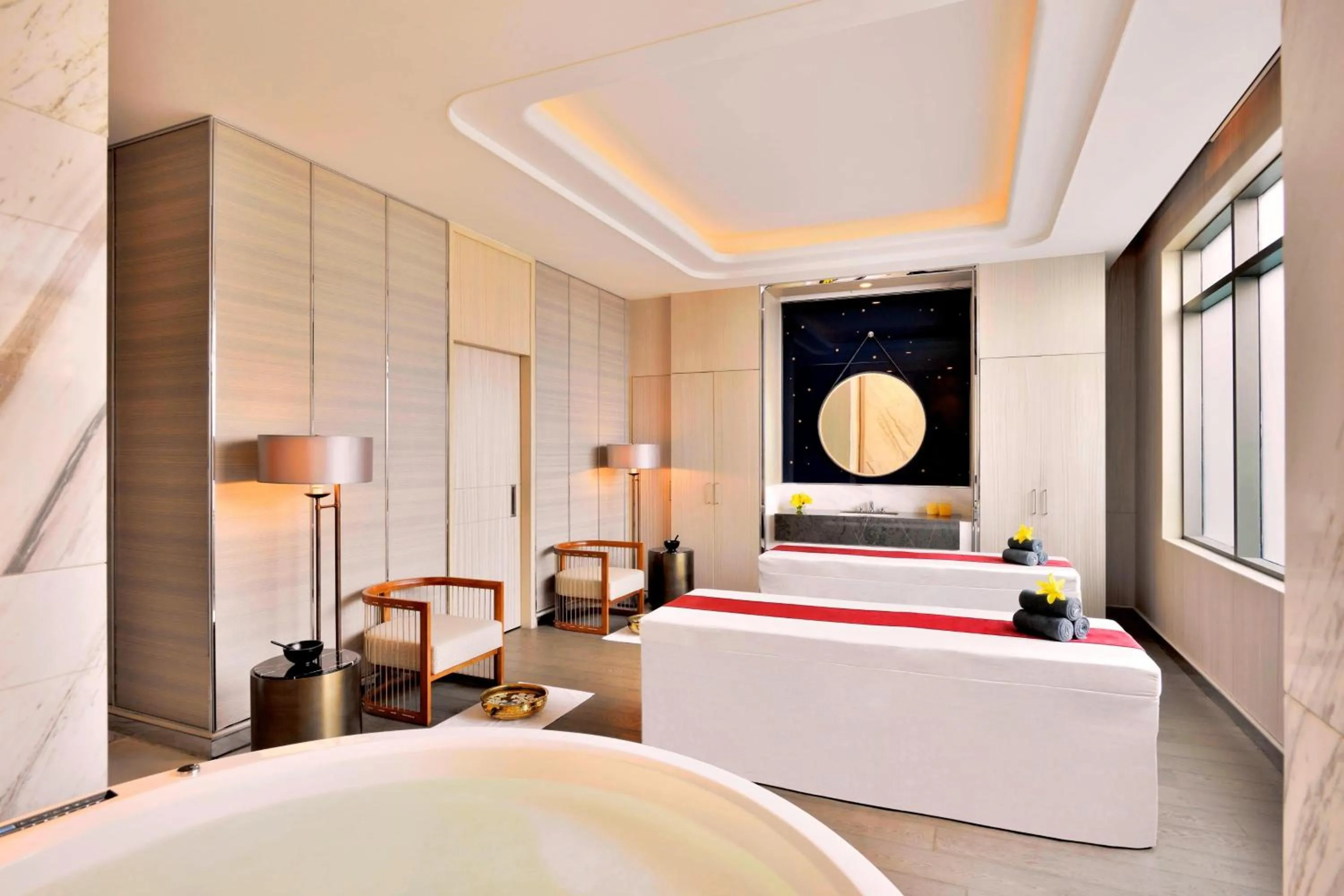 Spa and wellness centre/facilities, Bed in JW Marriott Hotel Kolkata