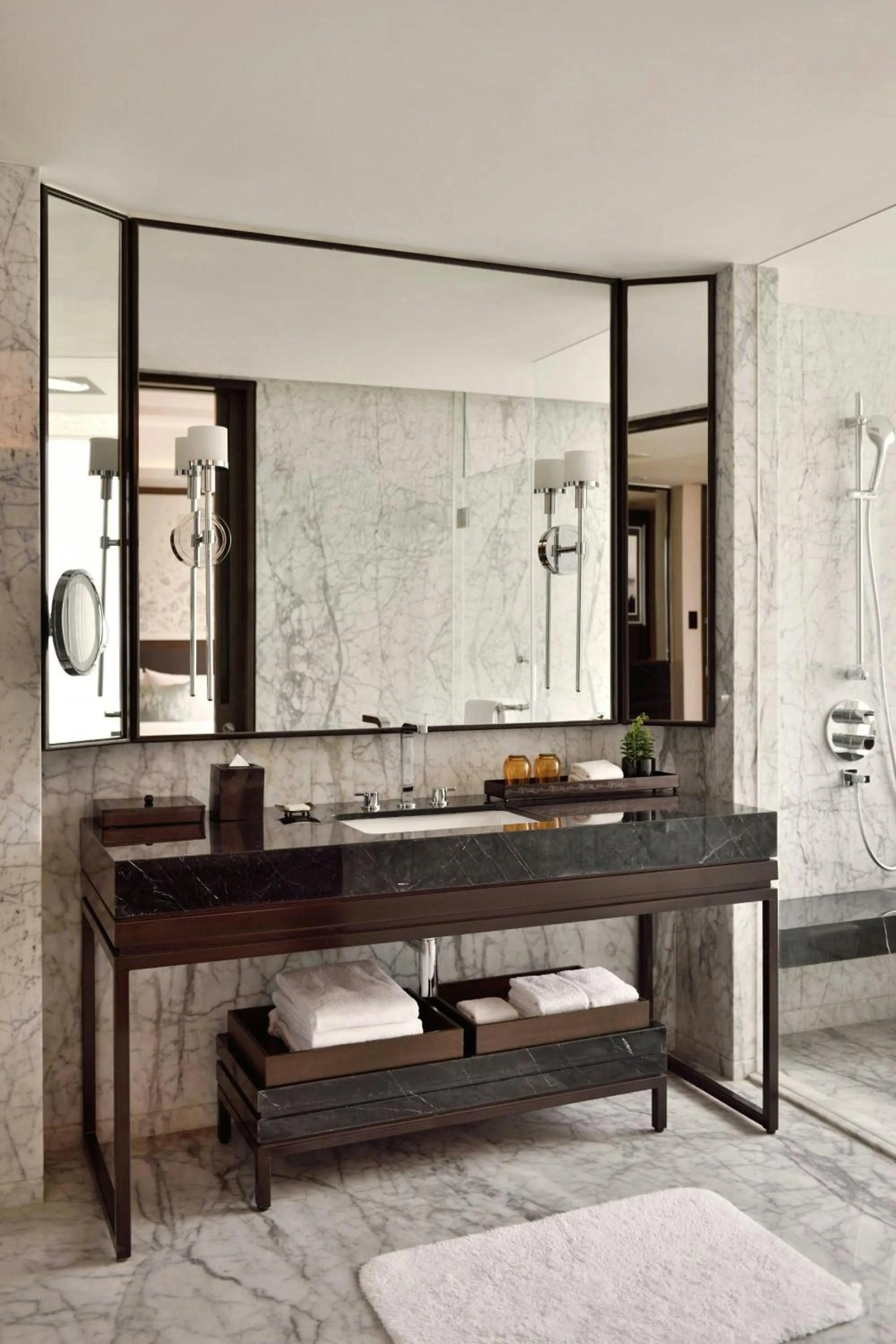 Bathroom in JW Marriott Hotel Kolkata