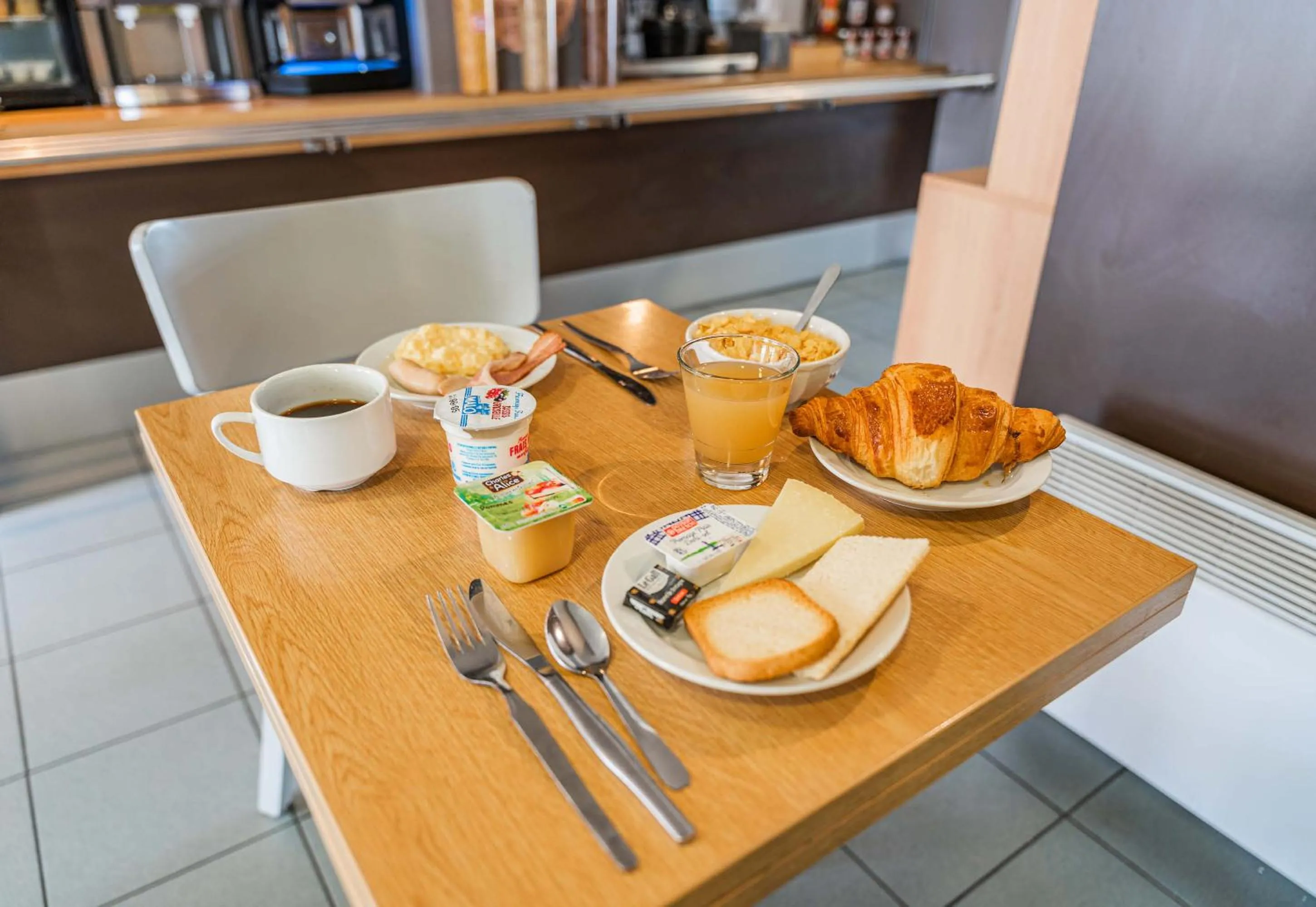 Breakfast in B&B HOTEL STRASBOURG Nord Industrie