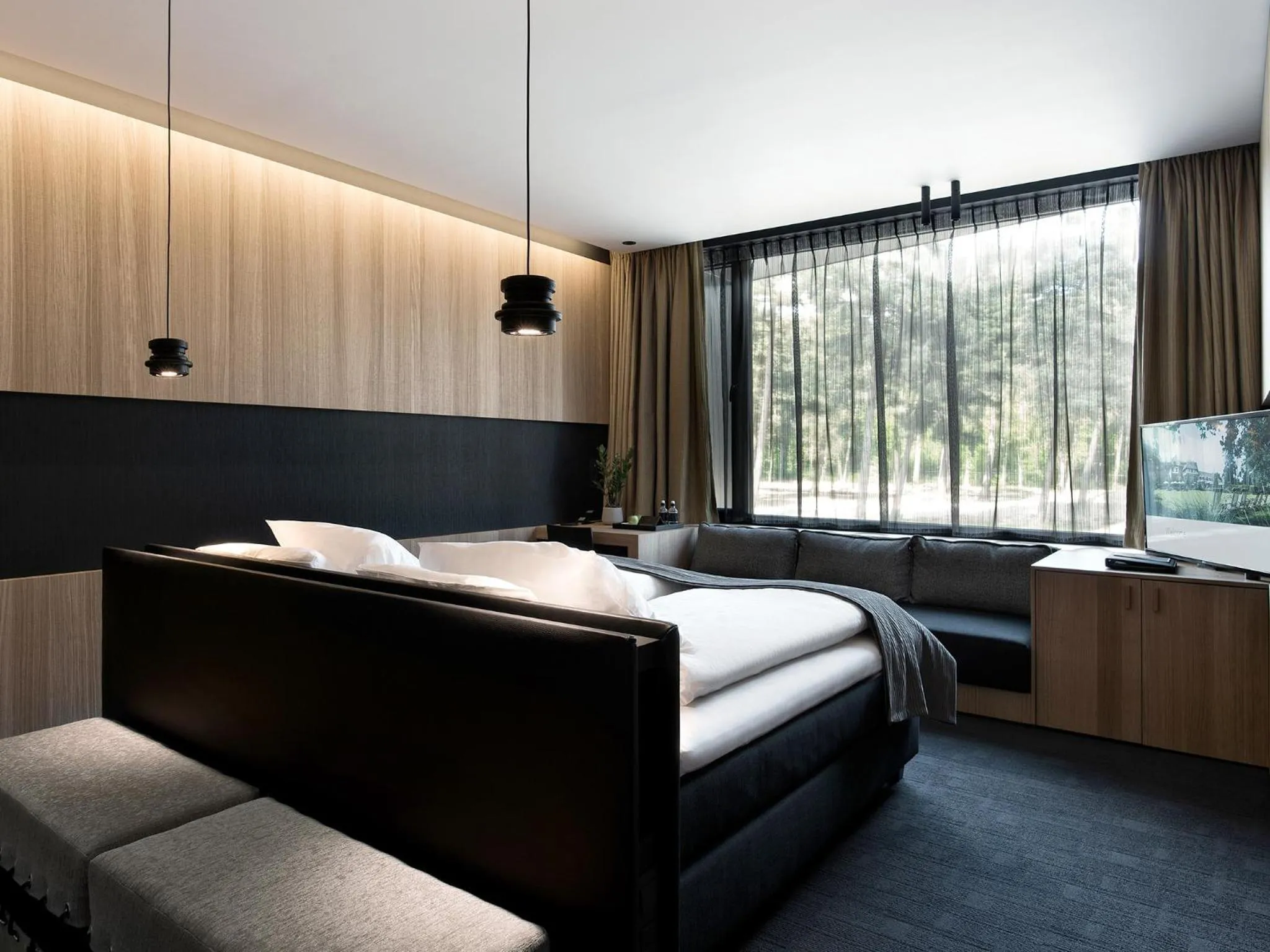 Photo of the whole room, Bed in La Butte aux Bois a Small Luxury Hotel of the World