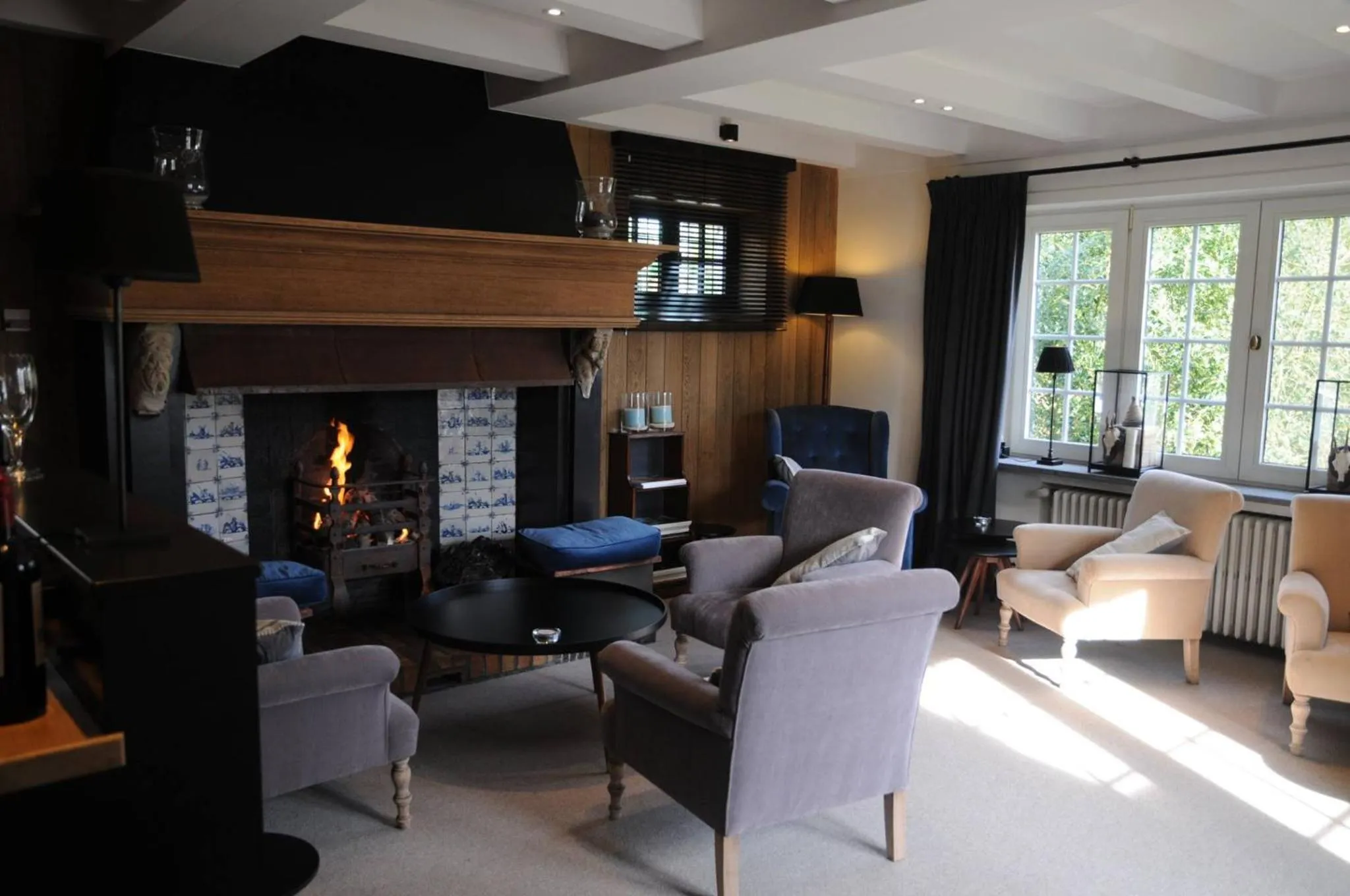 Communal lounge/ TV room in Romantik Manoir Carpe Diem