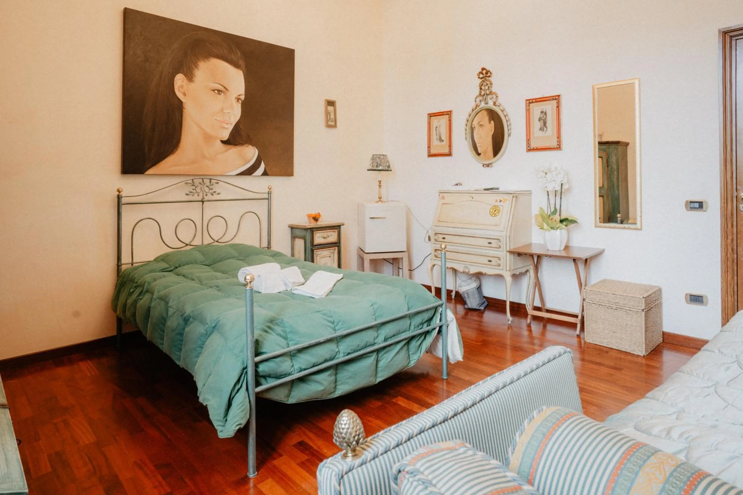 Twin Room with Shared Bathroom - single occupancy in Villa Luigi XVI