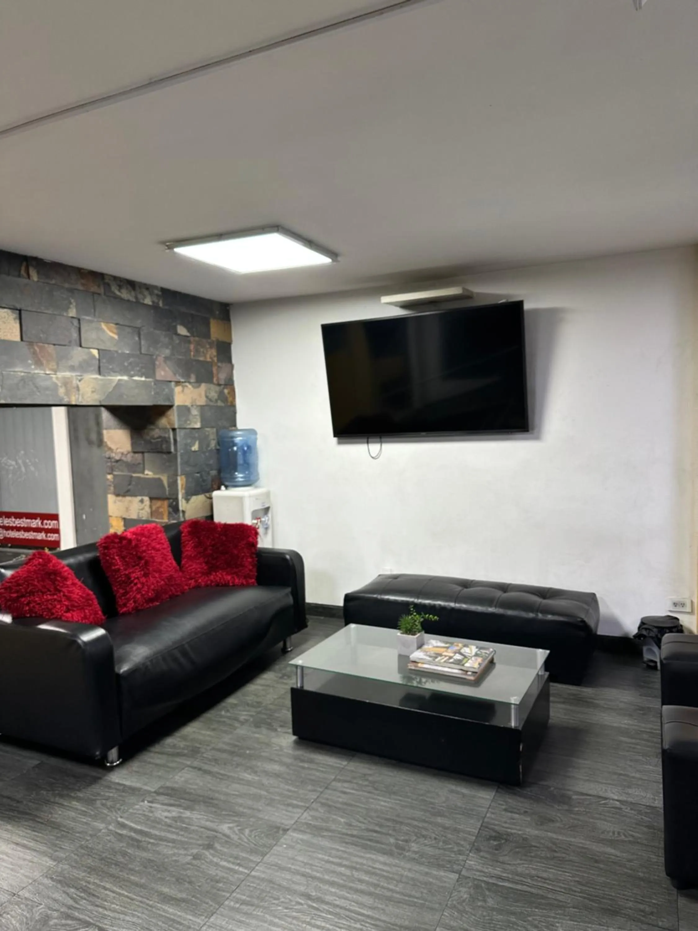 Communal lounge/ TV room in Hotel Bestmark Platino en Chapinero Bogota