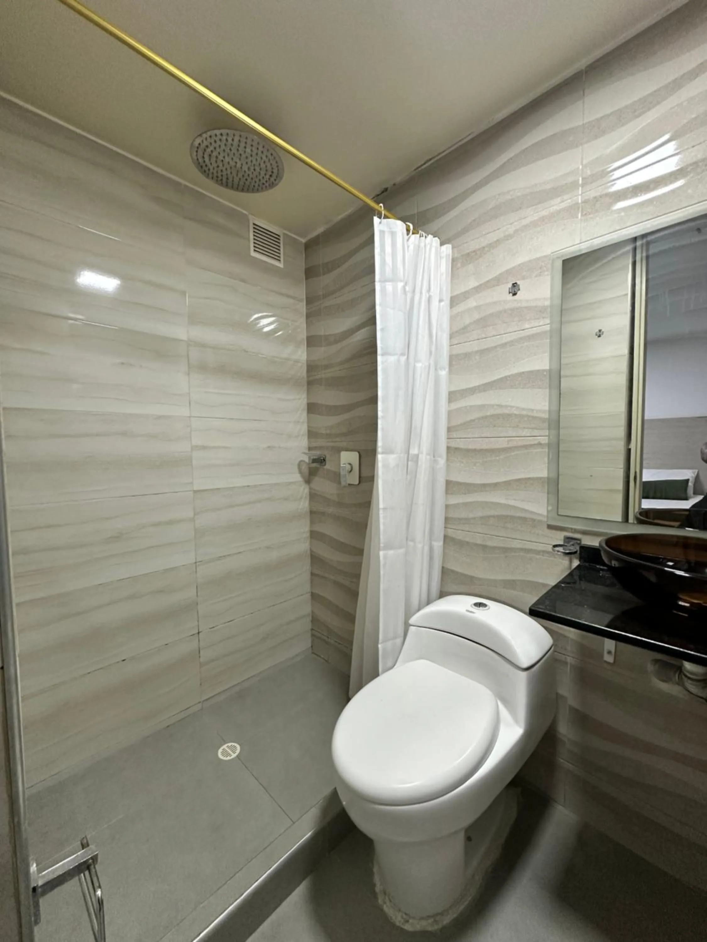 Shower in Hotel Bestmark Platino en Chapinero Bogota