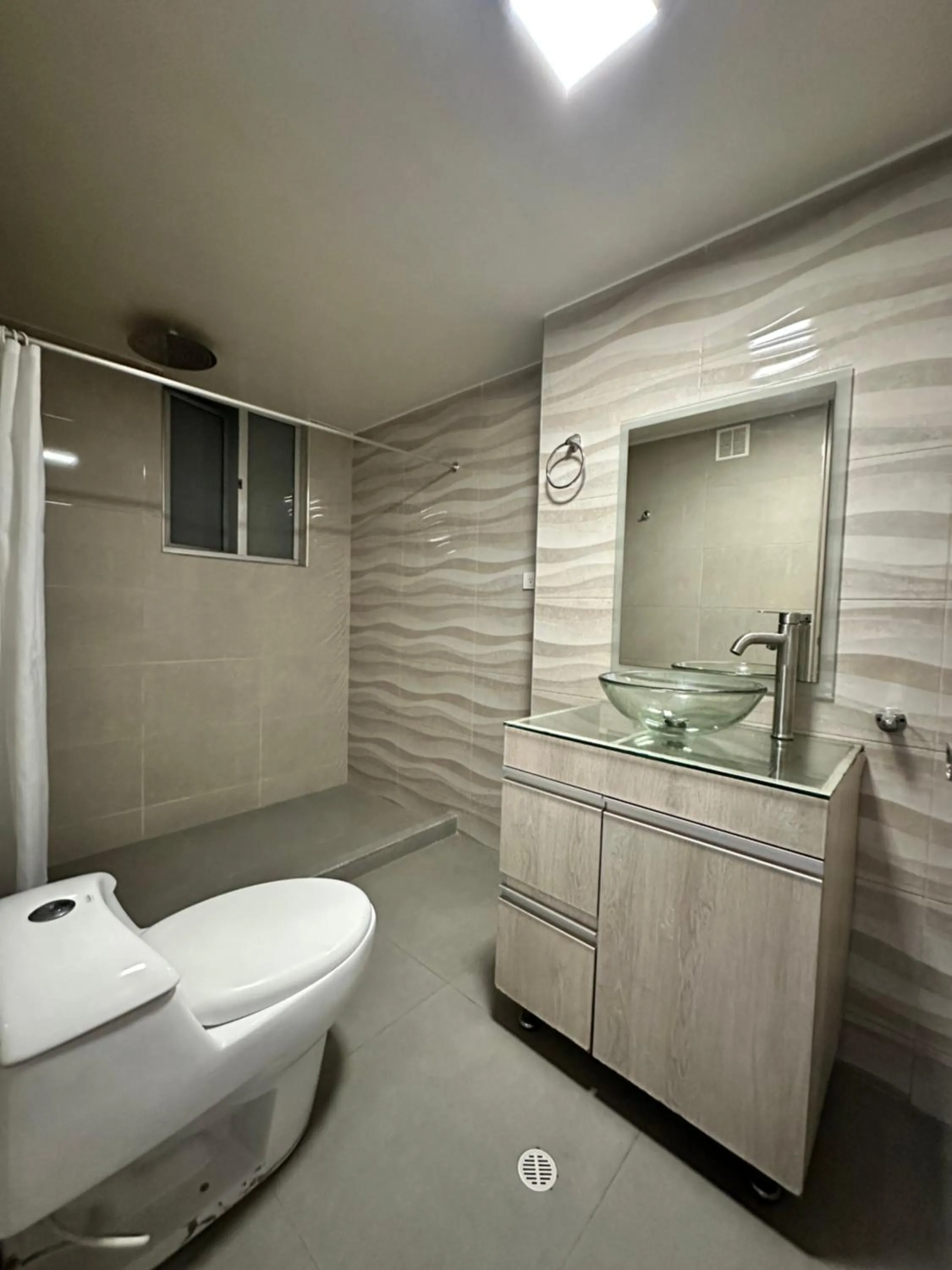 Shower in Hotel Bestmark Platino en Chapinero Bogota
