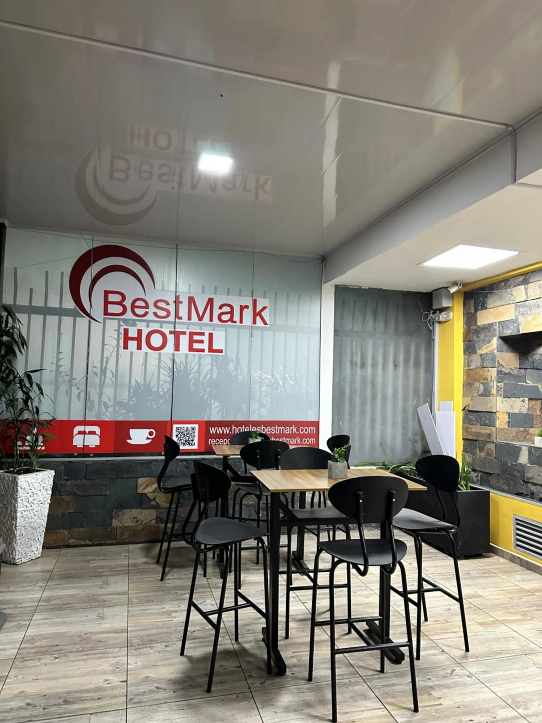 Restaurant/places to eat in Hotel Bestmark Platino en Chapinero Bogota
