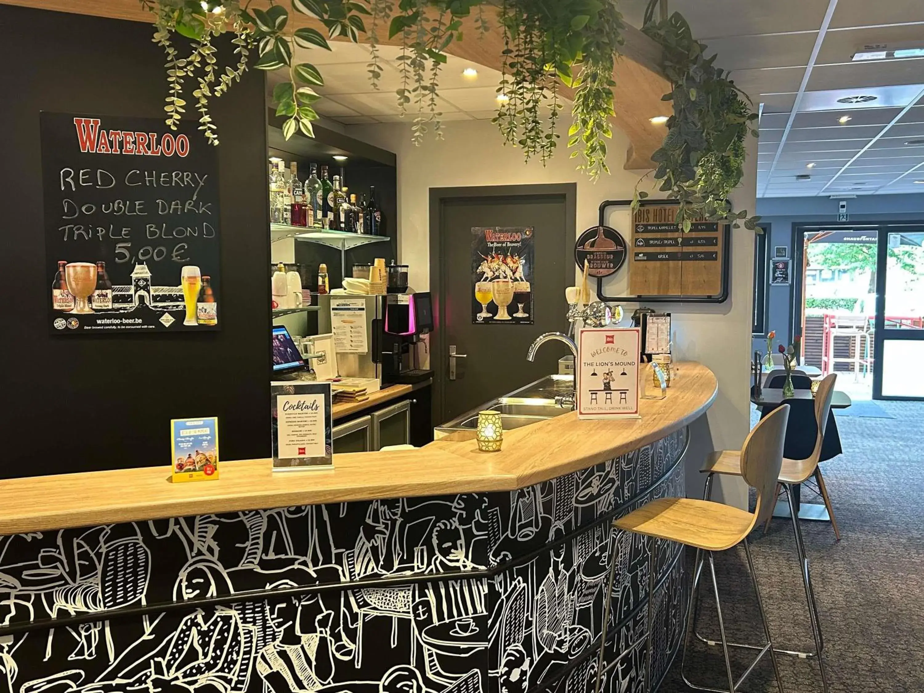 Lounge or bar in ibis Brussels Waterloo Lounge or bar in ibis Brussels Waterloo