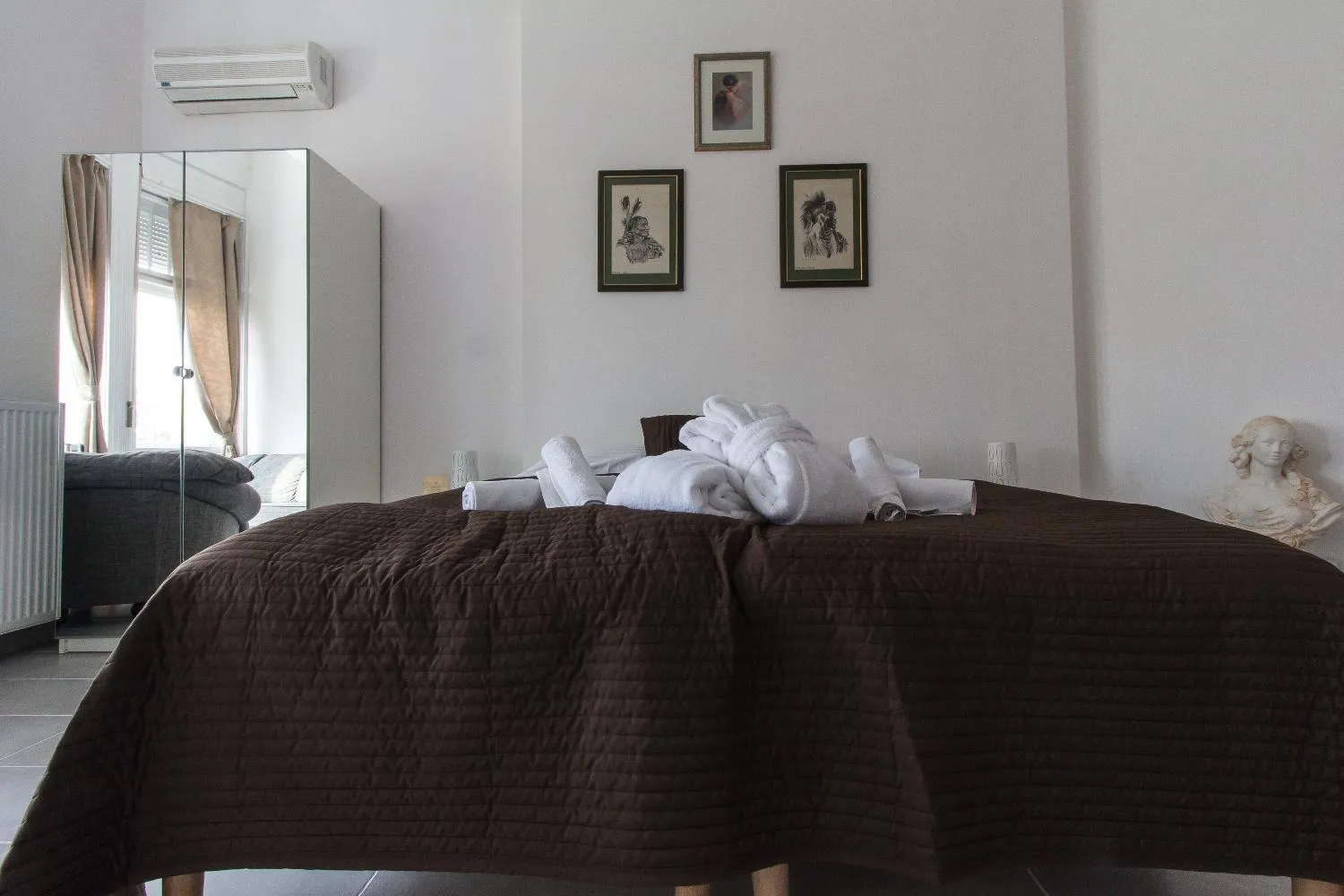 Bed in Butterfly Home Danube