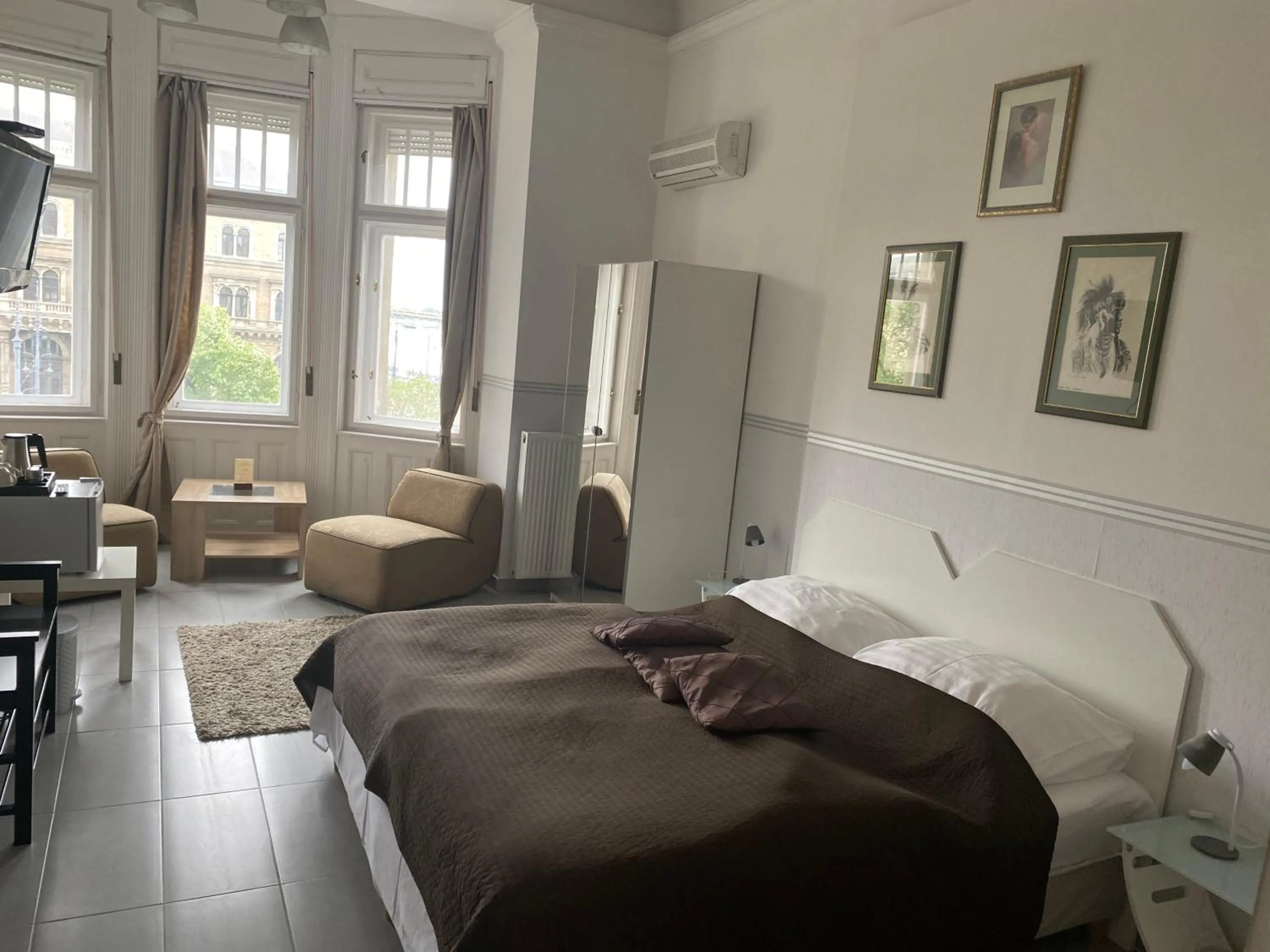 Bed in Butterfly Home Danube