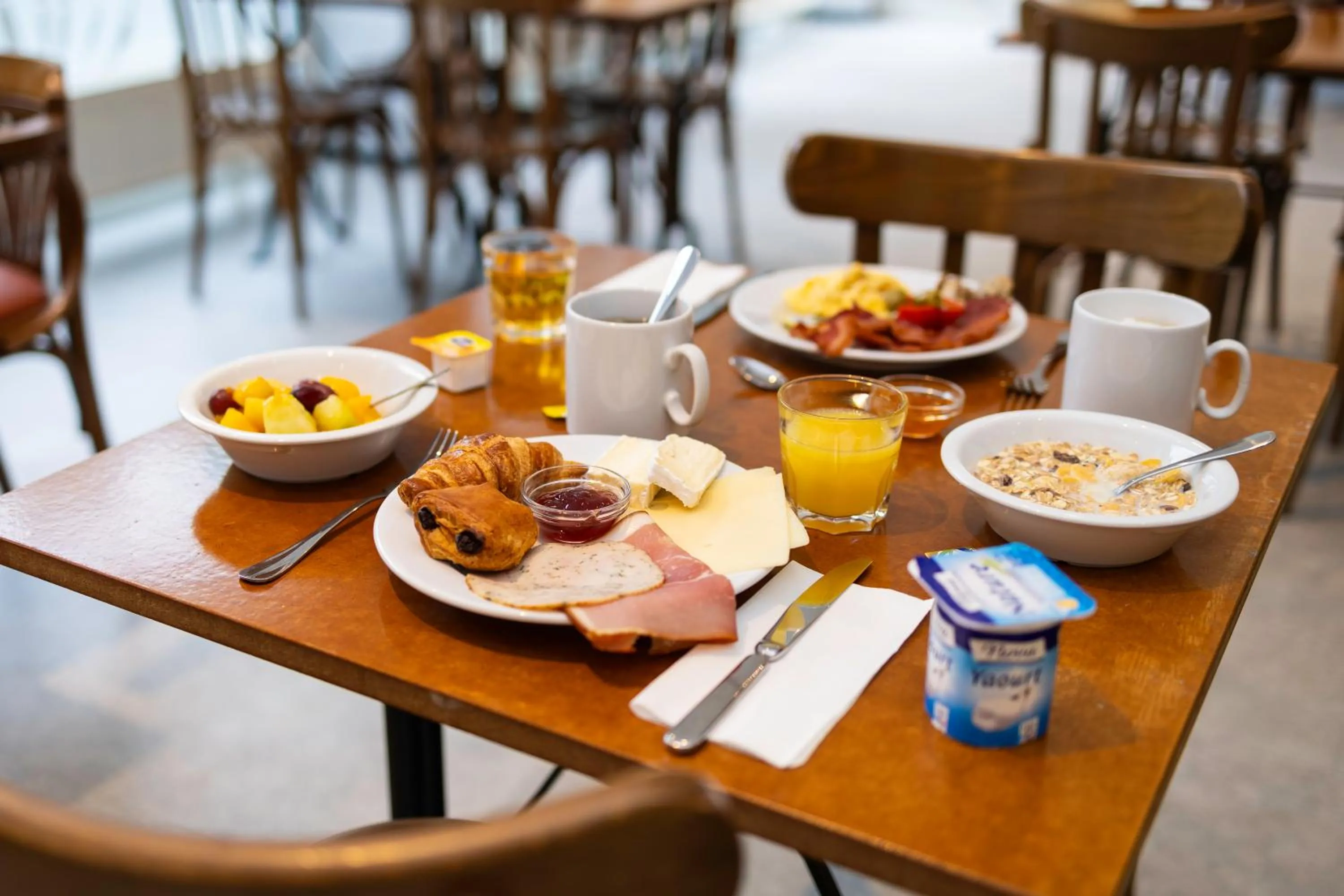 Breakfast in B&B HOTEL Mons Gare