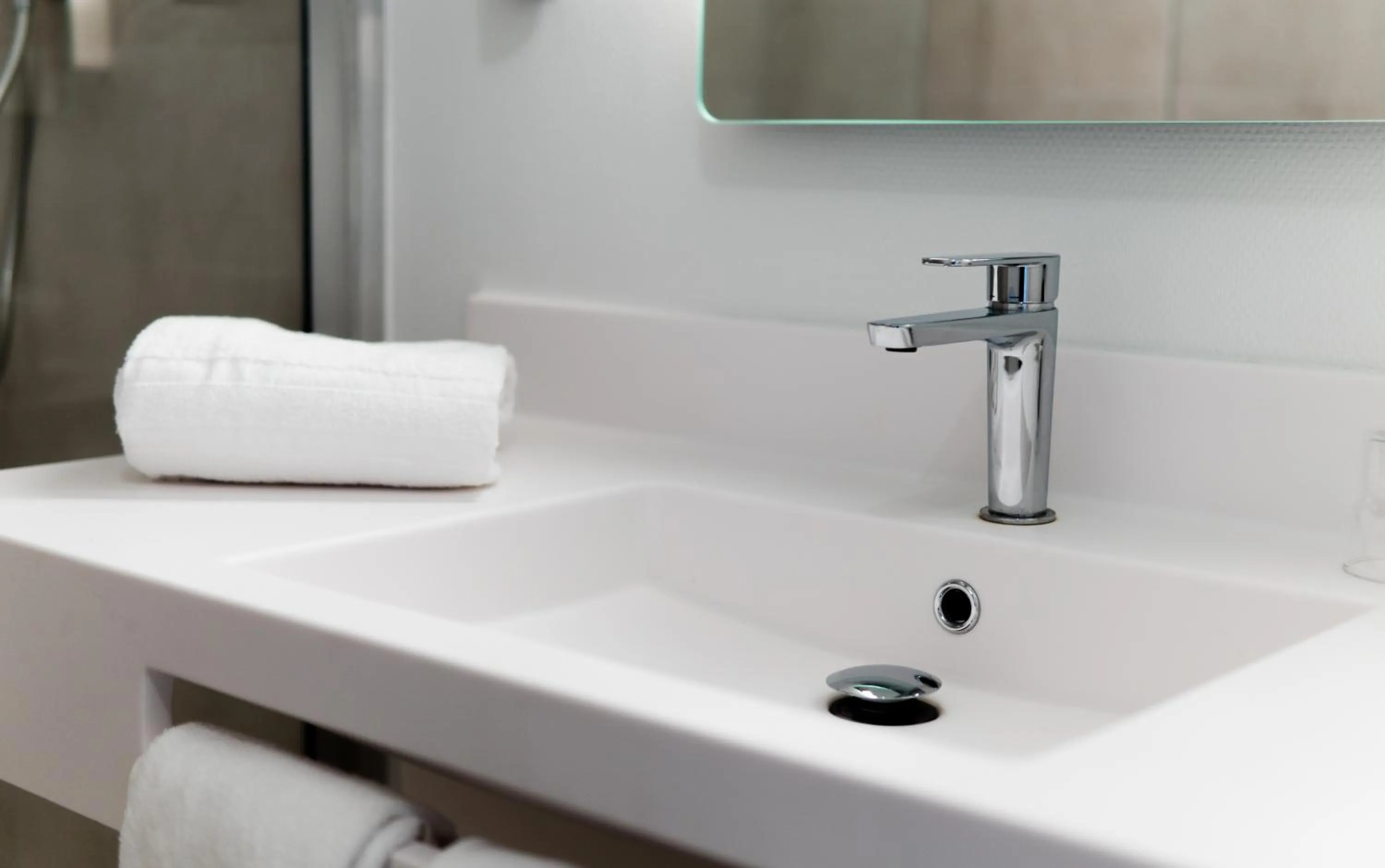 Bathroom in B&B HOTEL Mons Gare