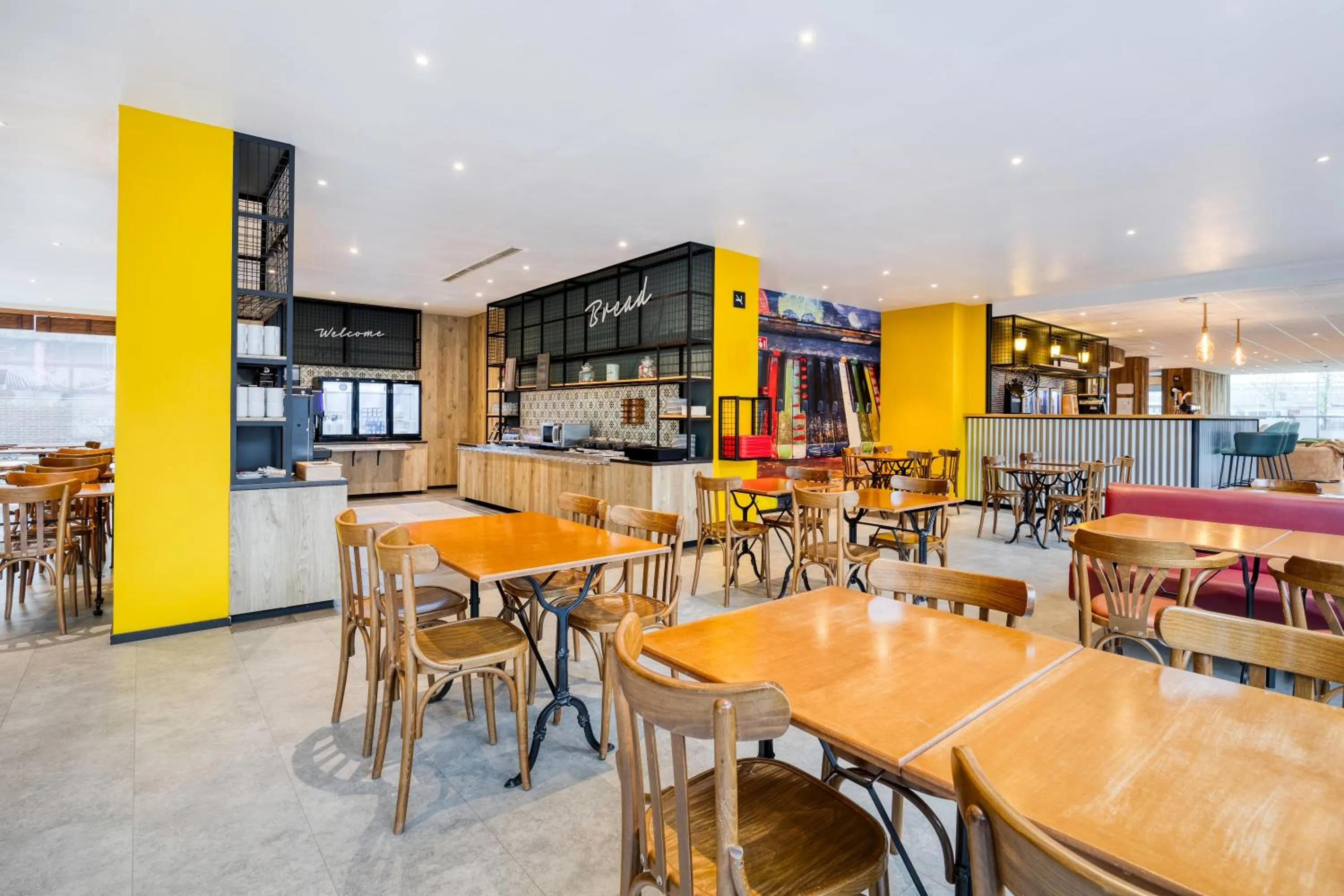 Breakfast in B&B HOTEL Mons Gare