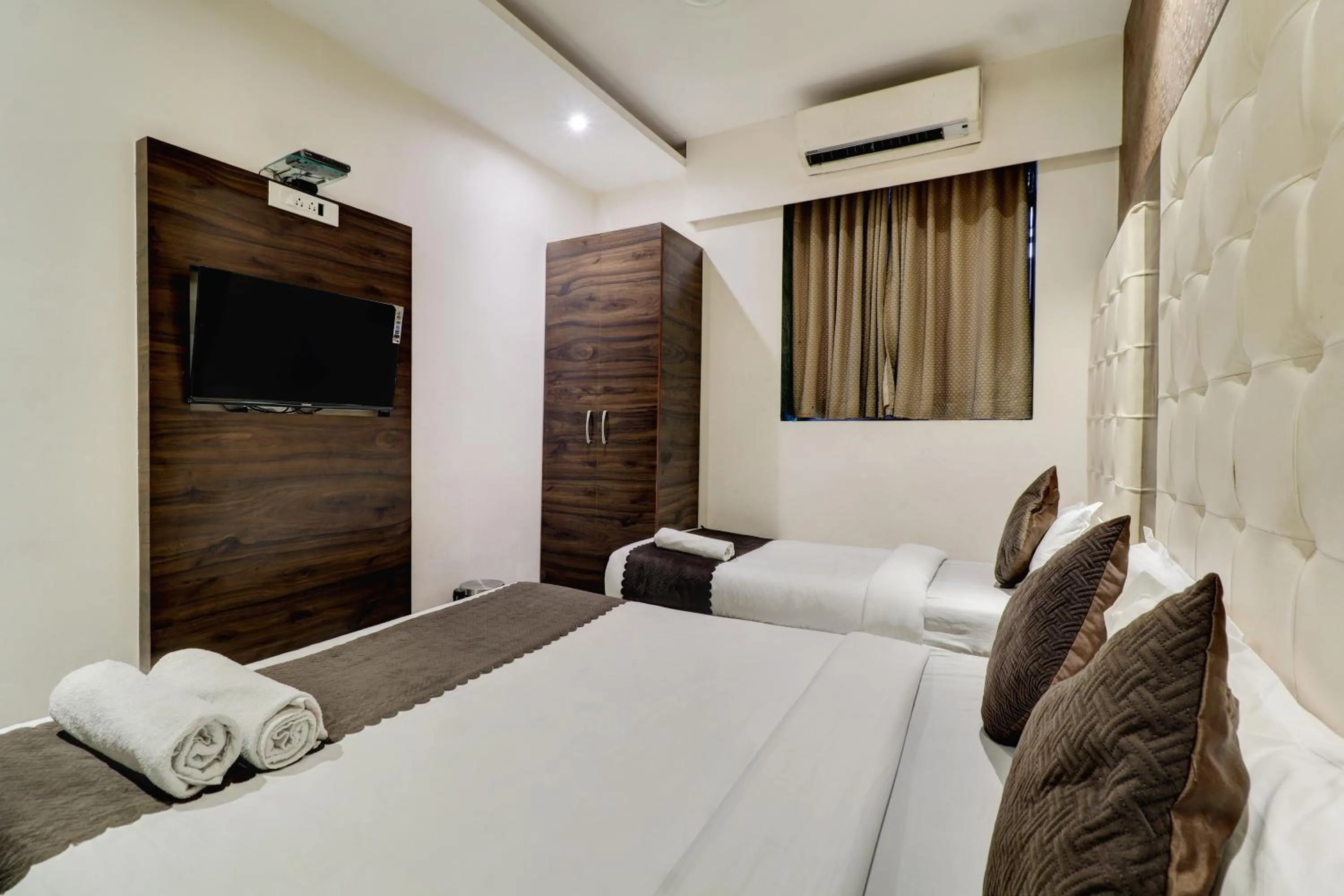 Bedroom, Bed in Hotel A. K. International - Fort