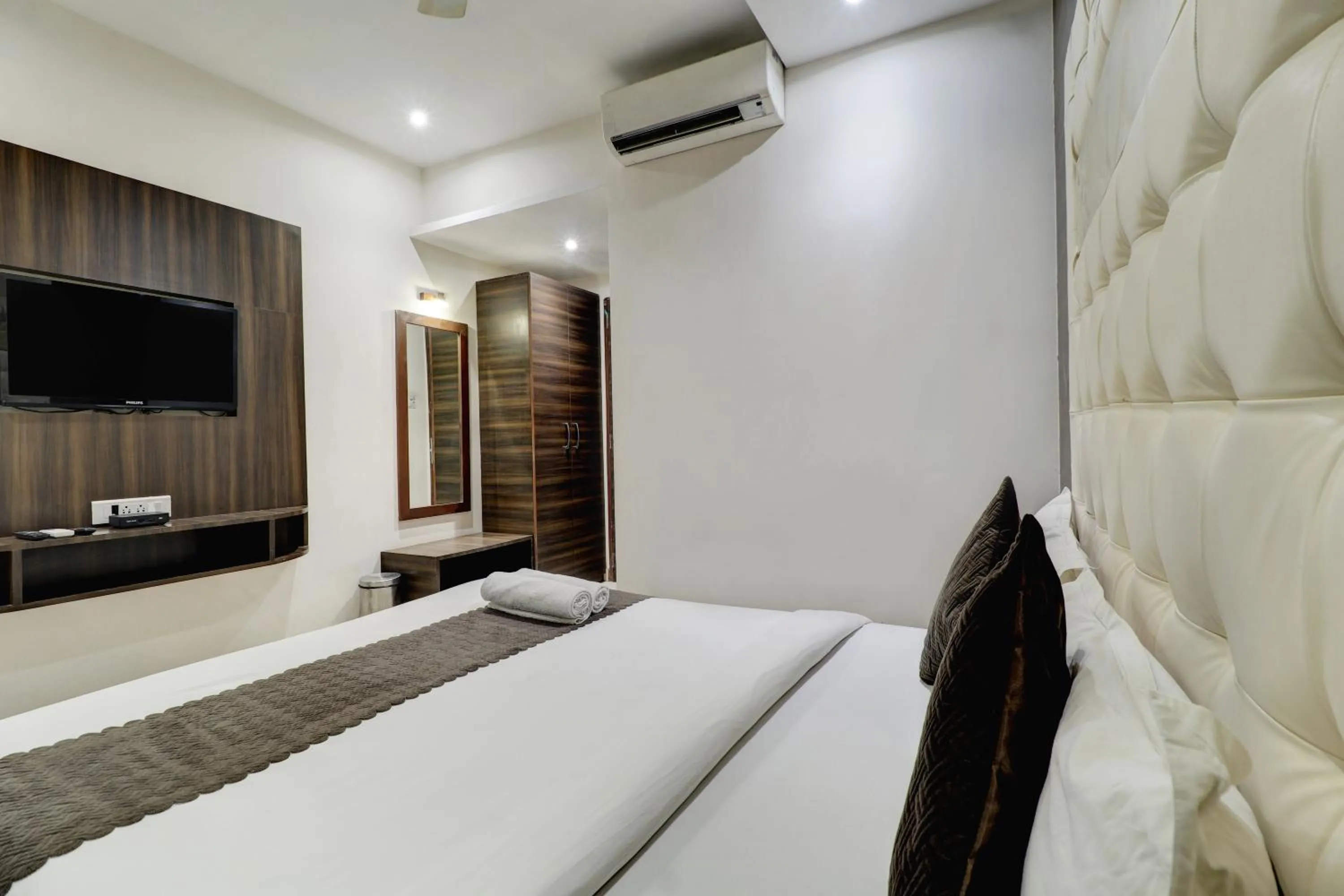 Bedroom, Bed in Hotel A. K. International - Fort